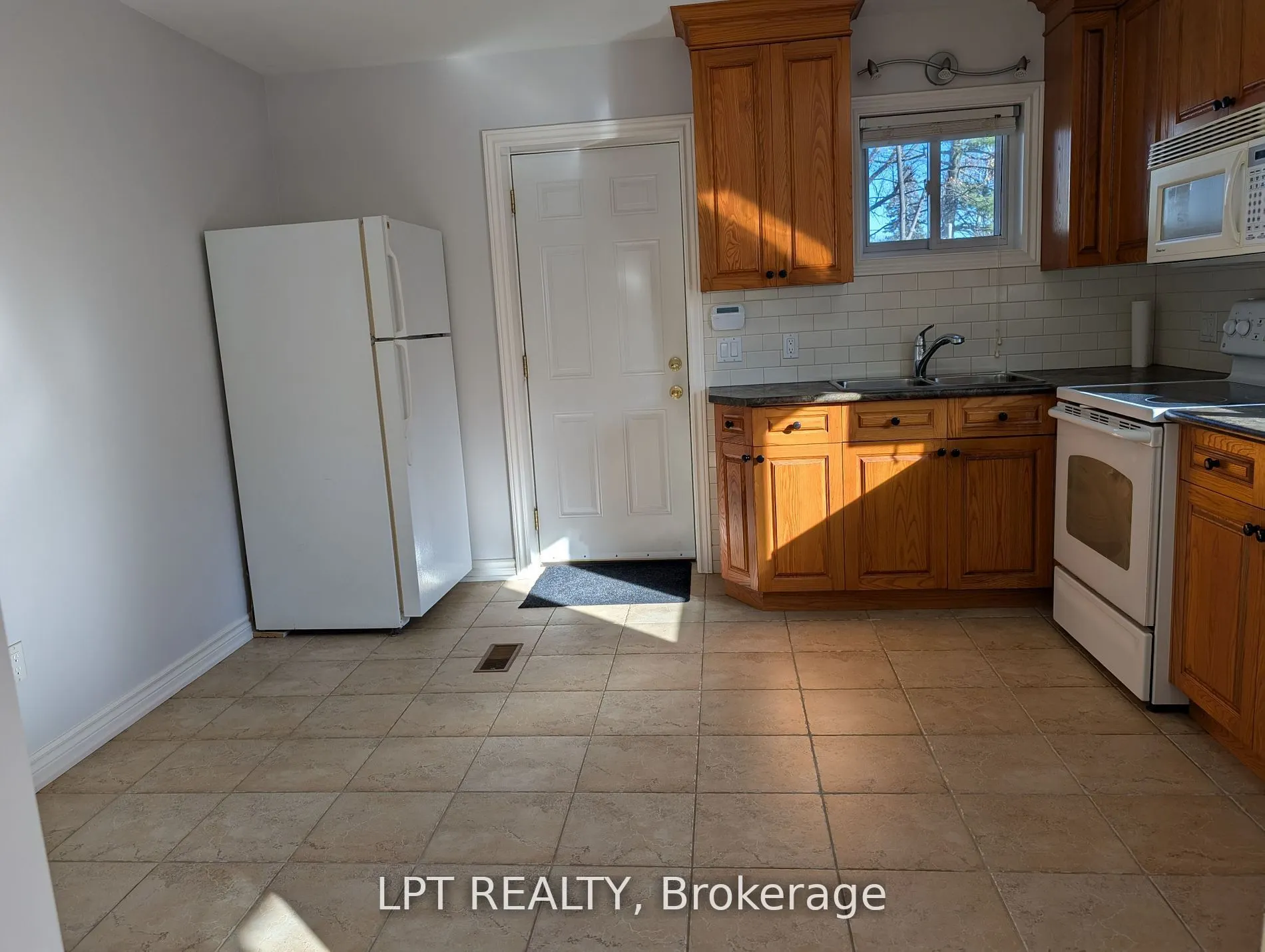 9 Atkinson Avenue, #Main