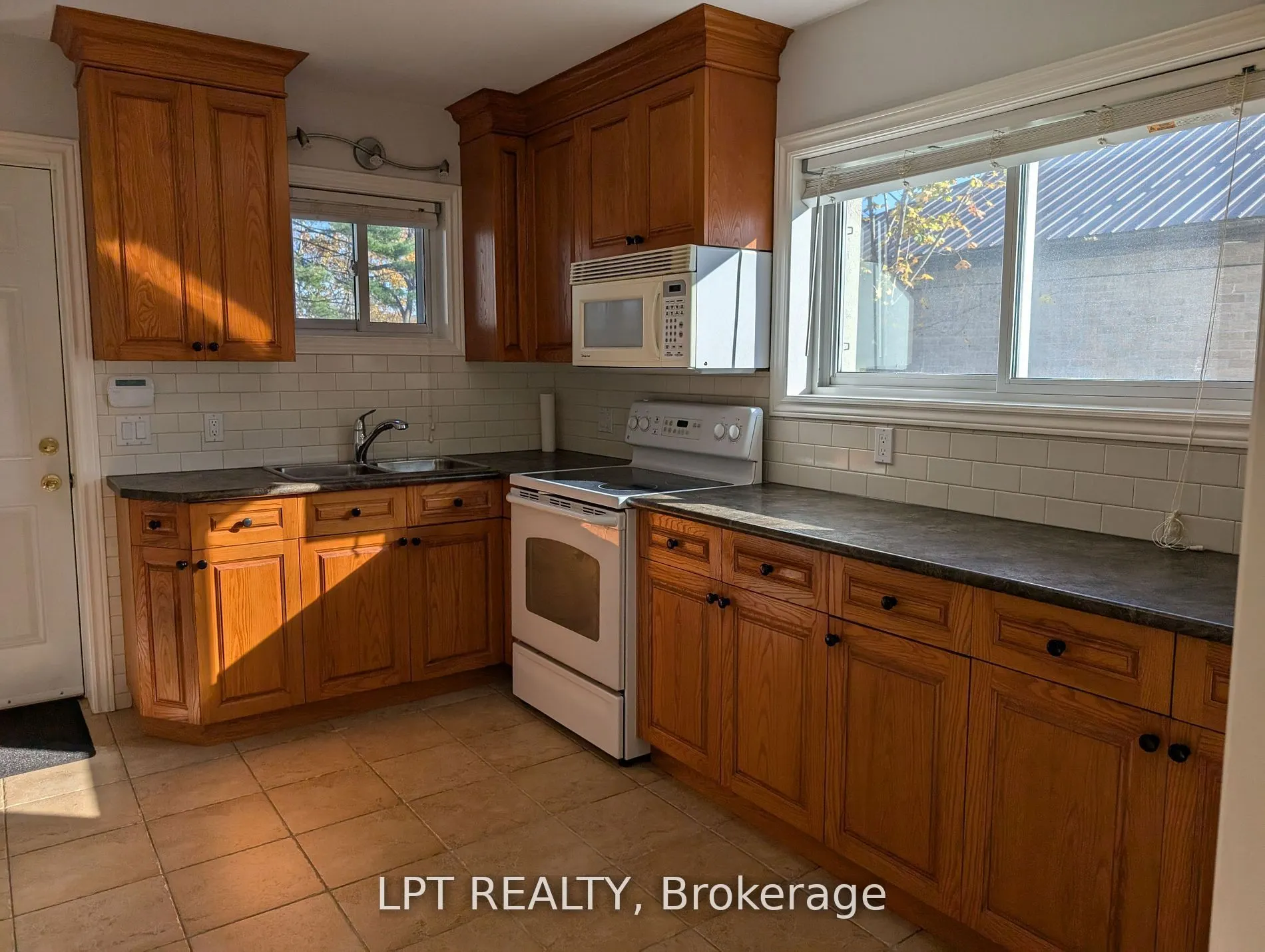 9 Atkinson Avenue, #Main