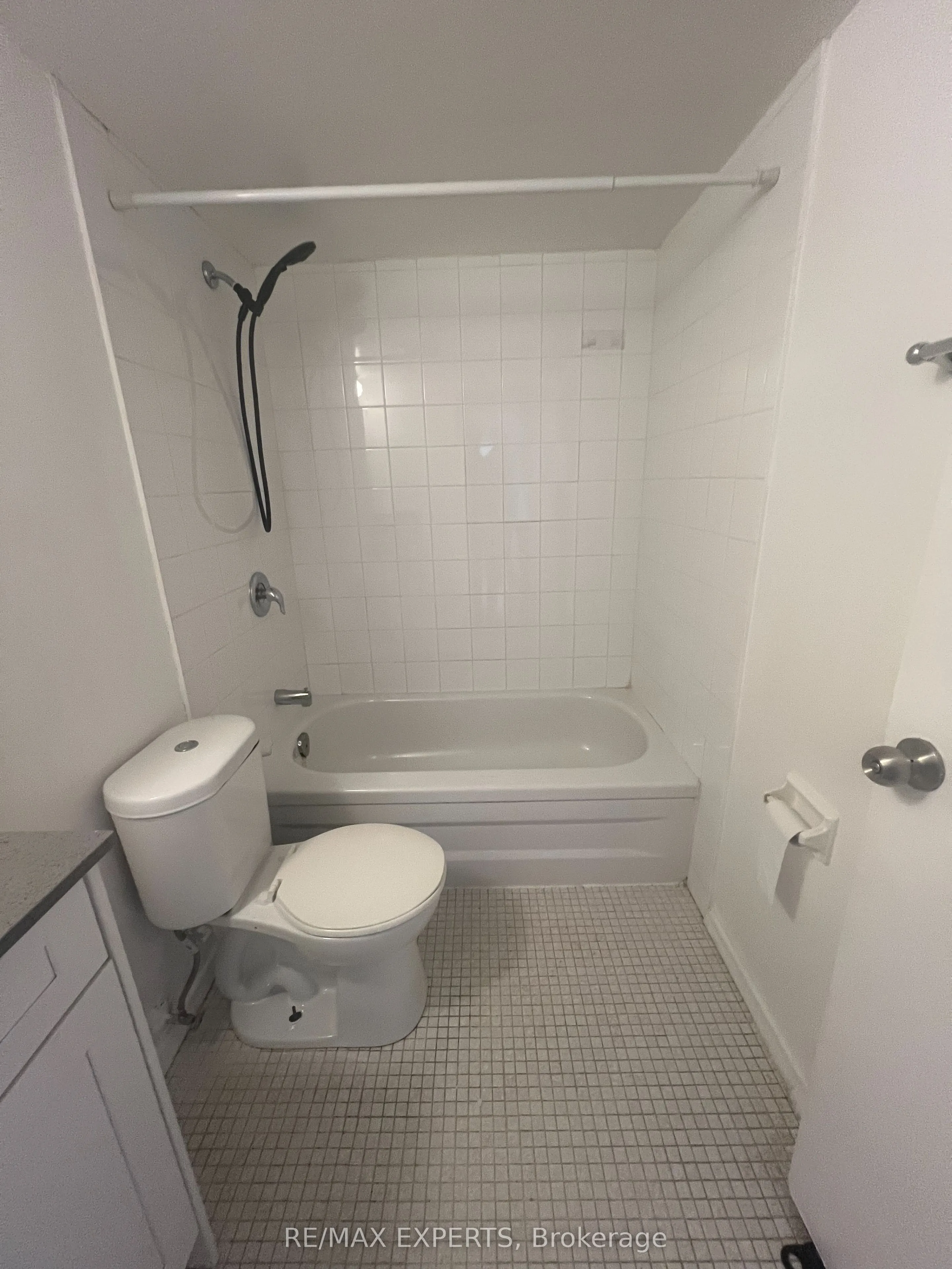 123 Bloor Street W, #407