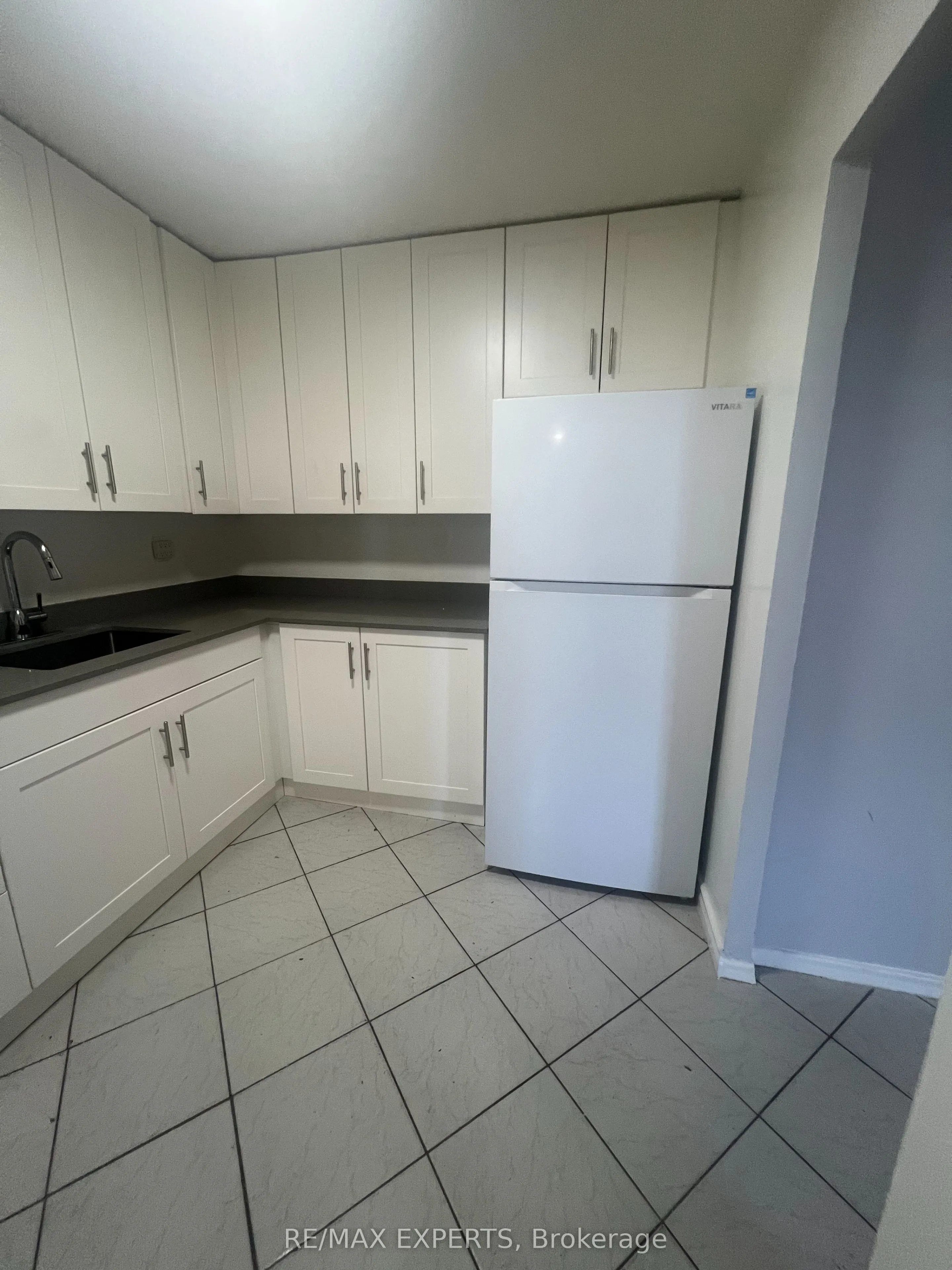 123 Bloor Street W, #407