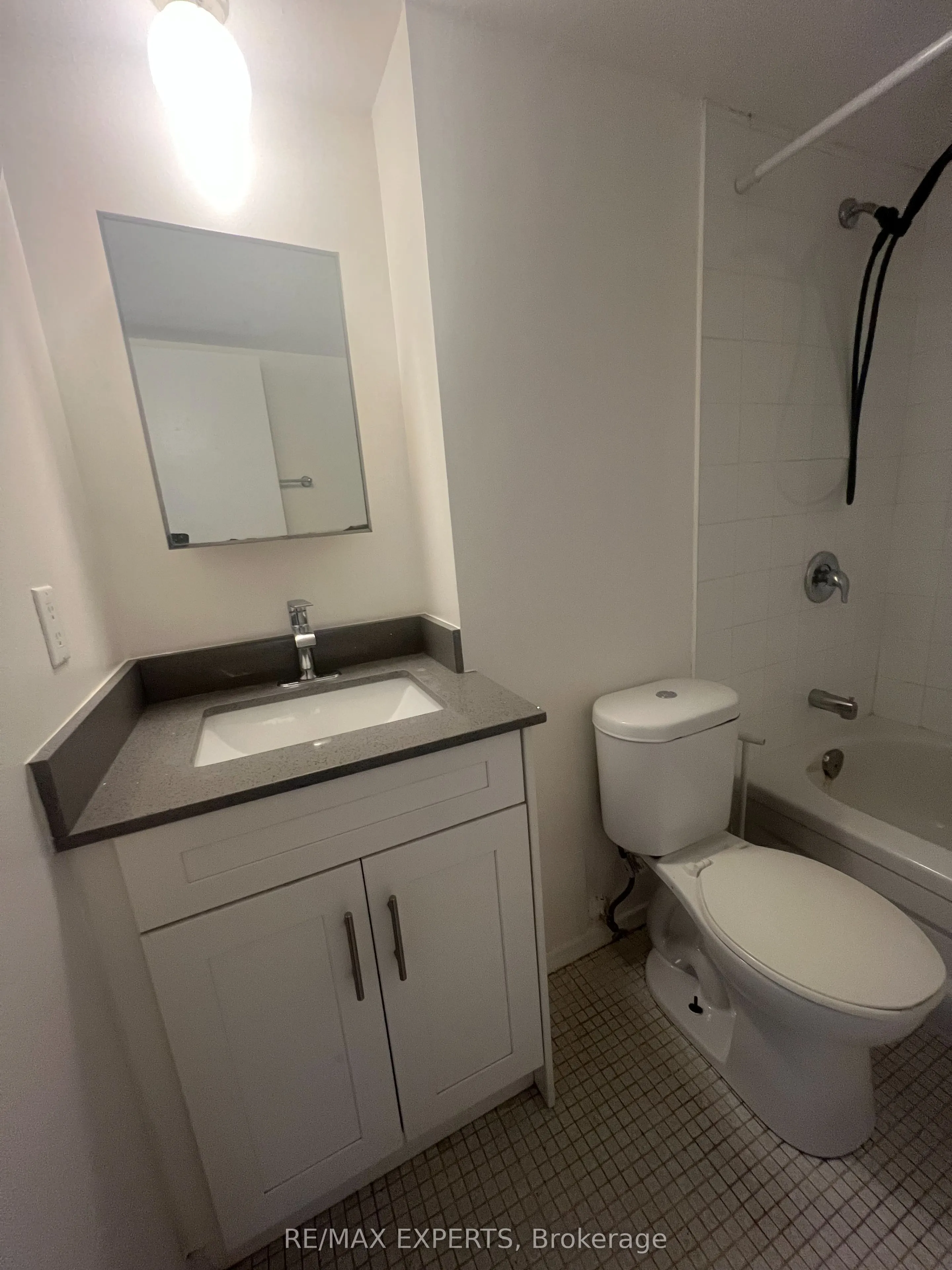 123 Bloor Street W, #407