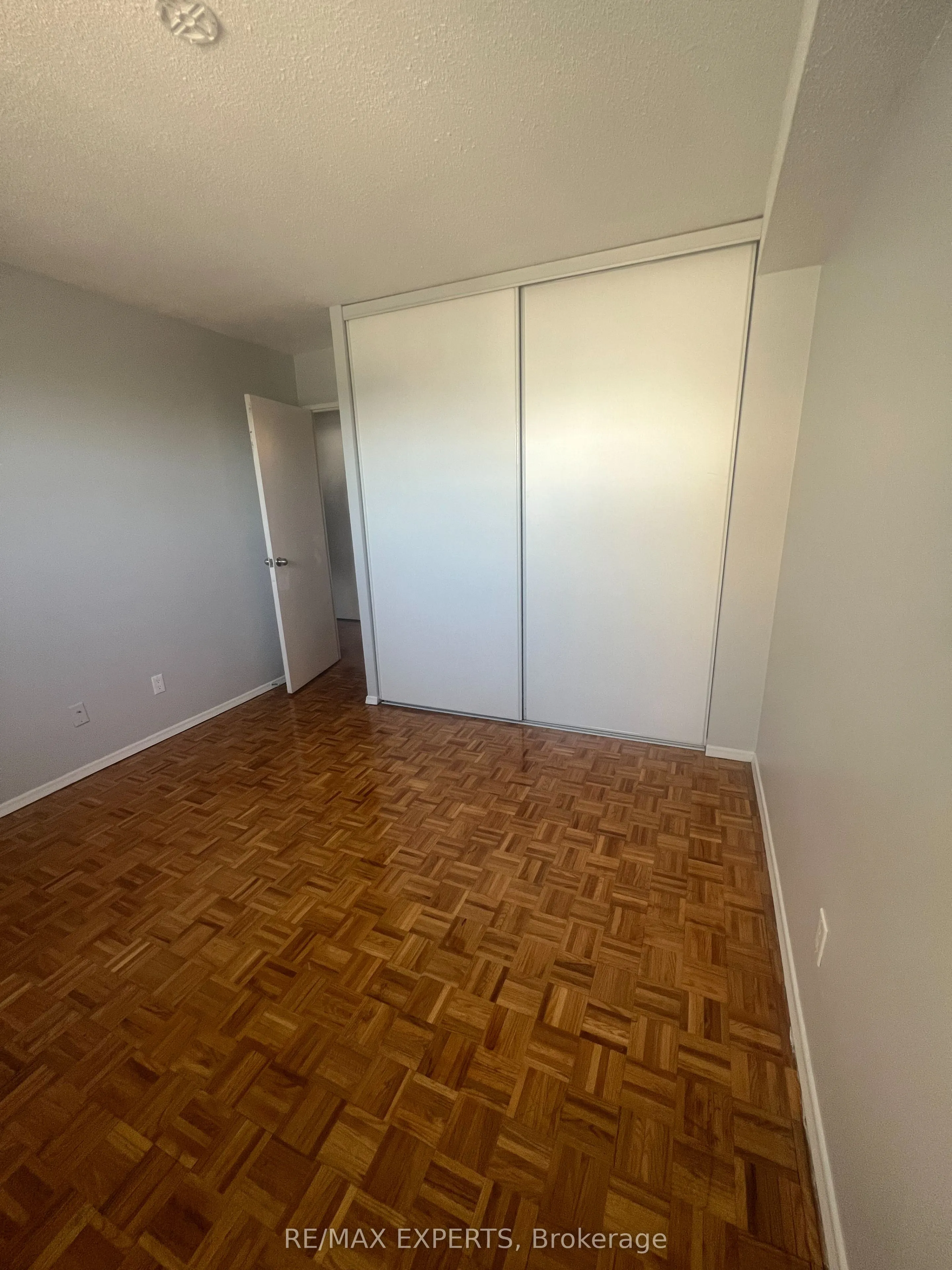 123 Bloor Street W, #407