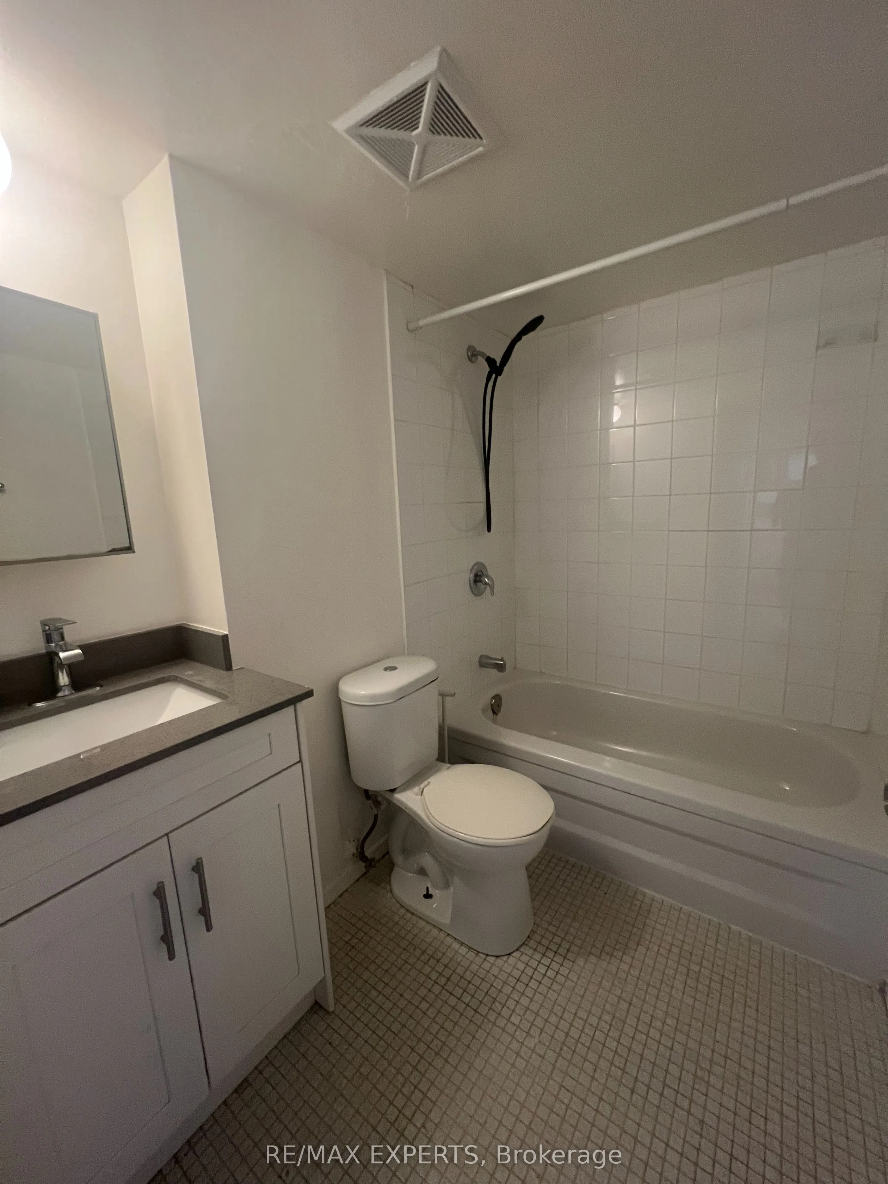 123 Bloor Street W, #407