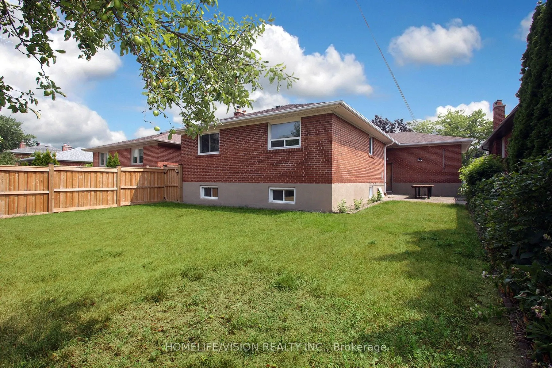 64 Orangewood Crescent
