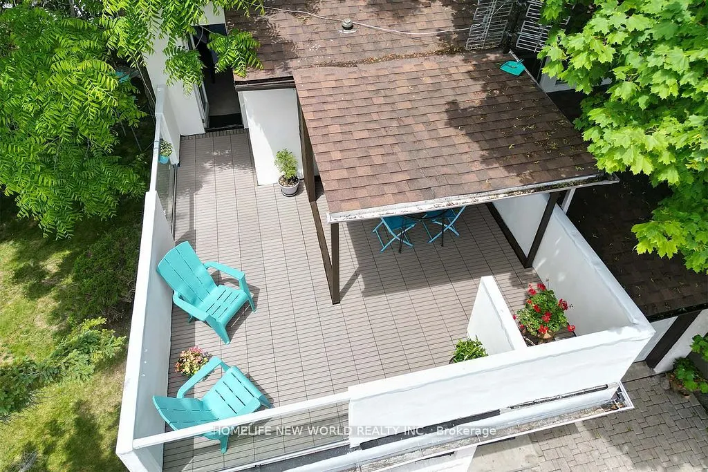 58 Lake Driveway E