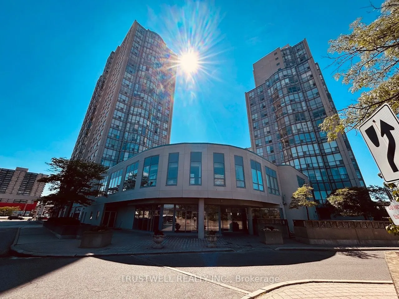 1470 Midland Avenue, #909