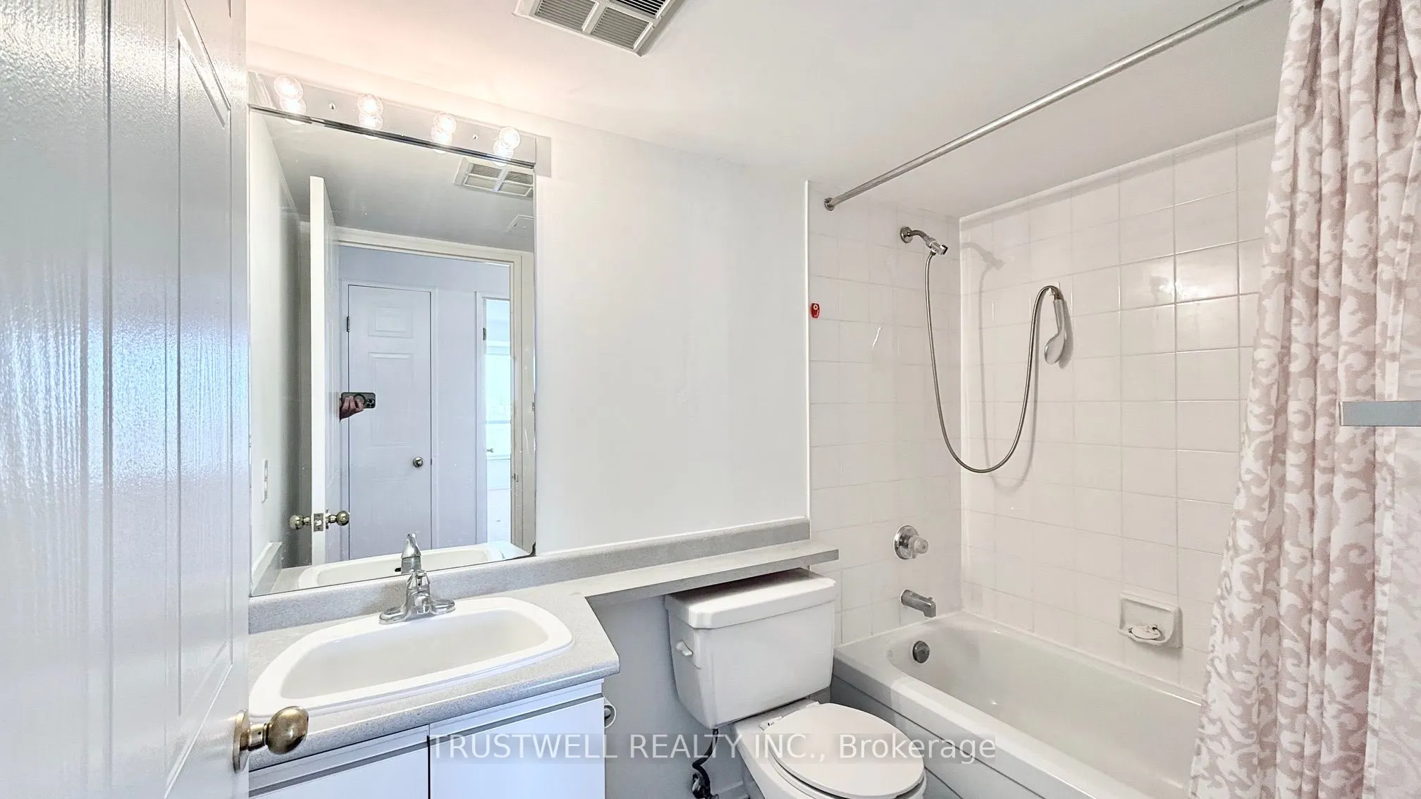 1470 Midland Avenue, #909