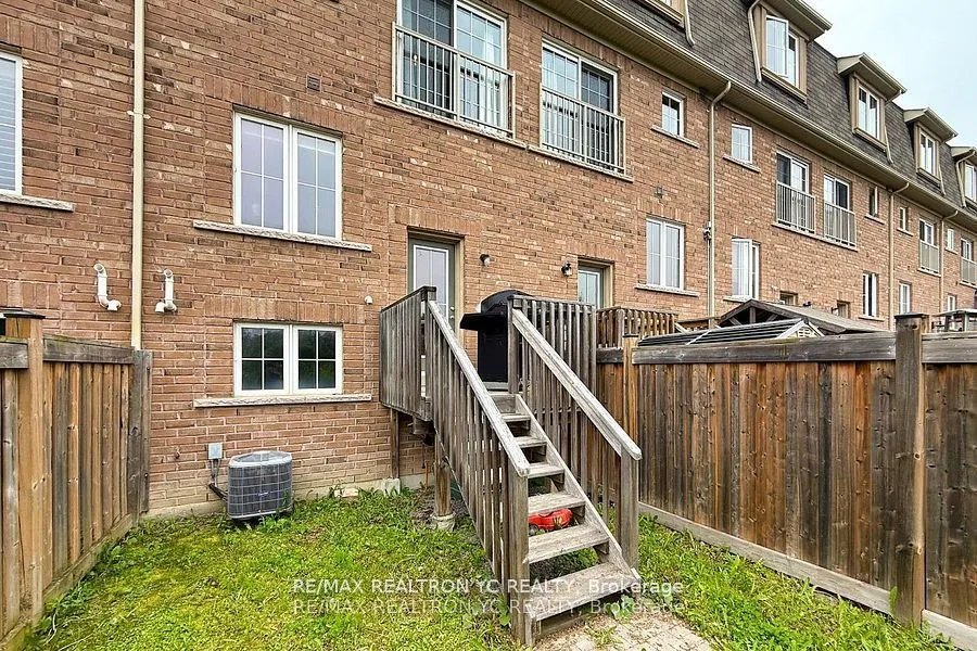11 Reevesmere Lane