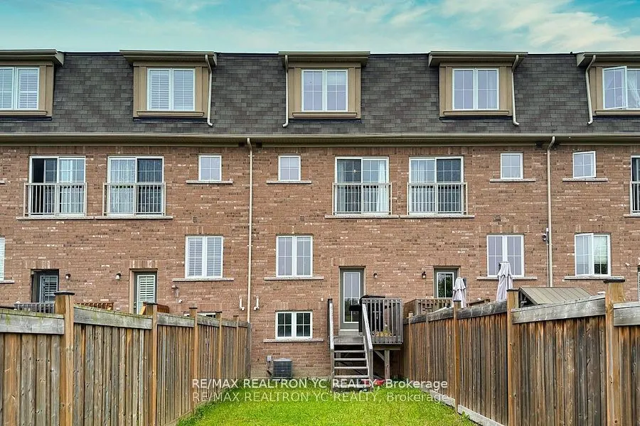 11 Reevesmere Lane