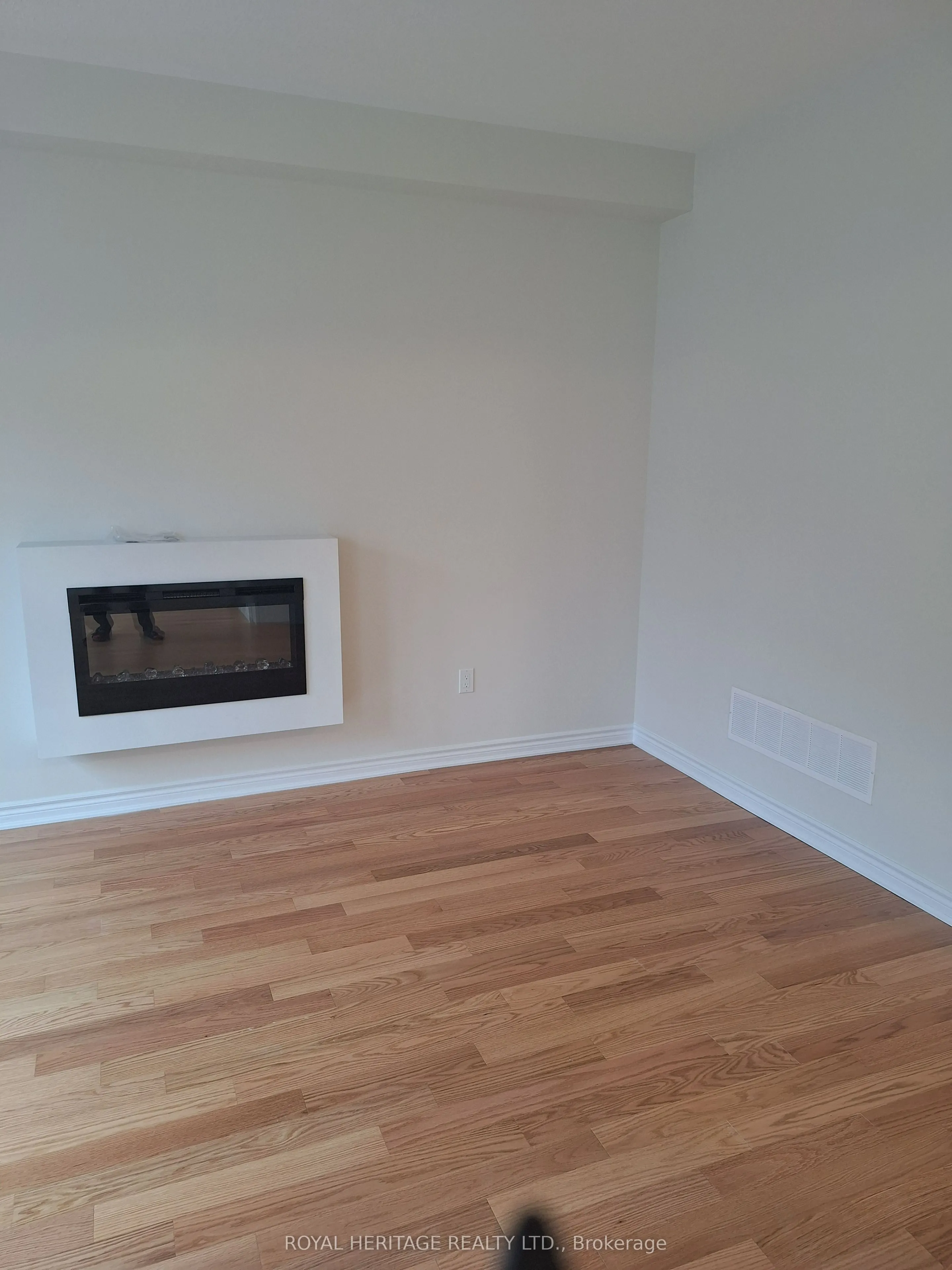 9 Waterfront Crescent
