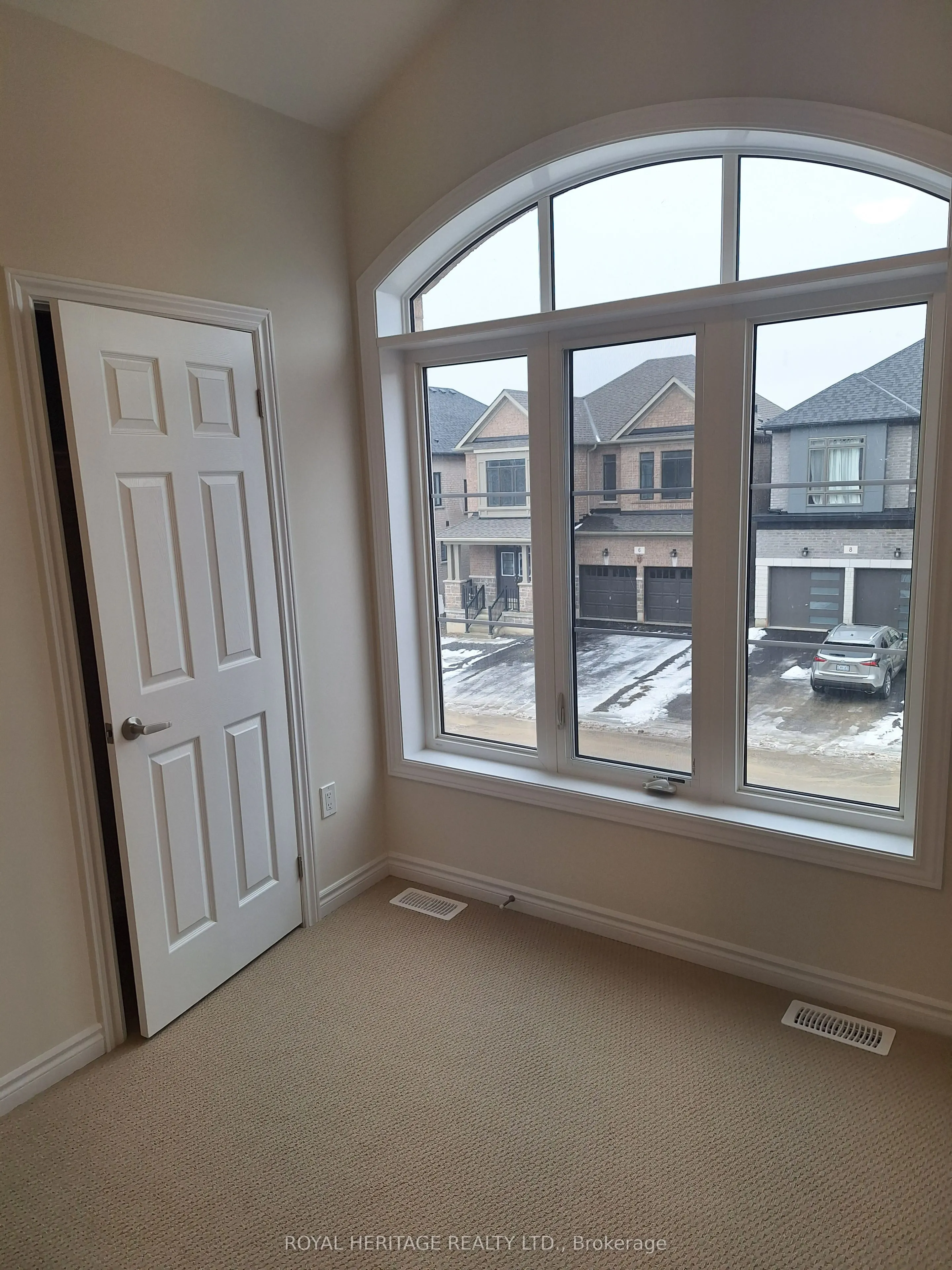 9 Waterfront Crescent