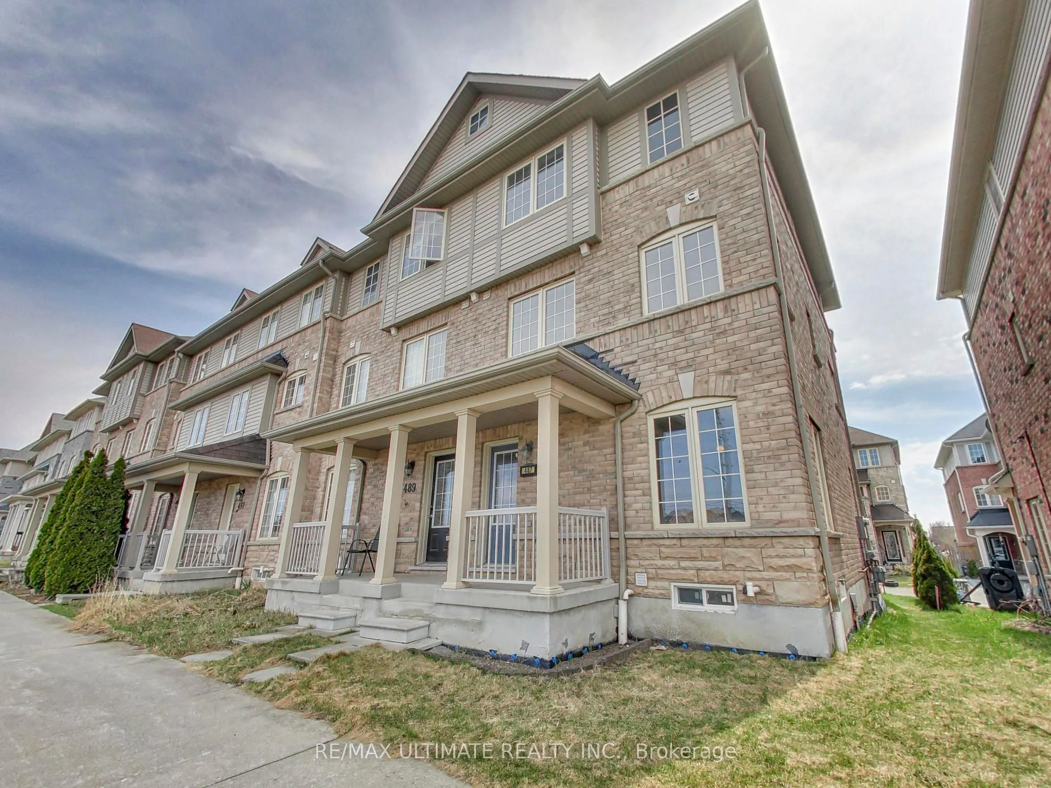 487 Rossland Road E