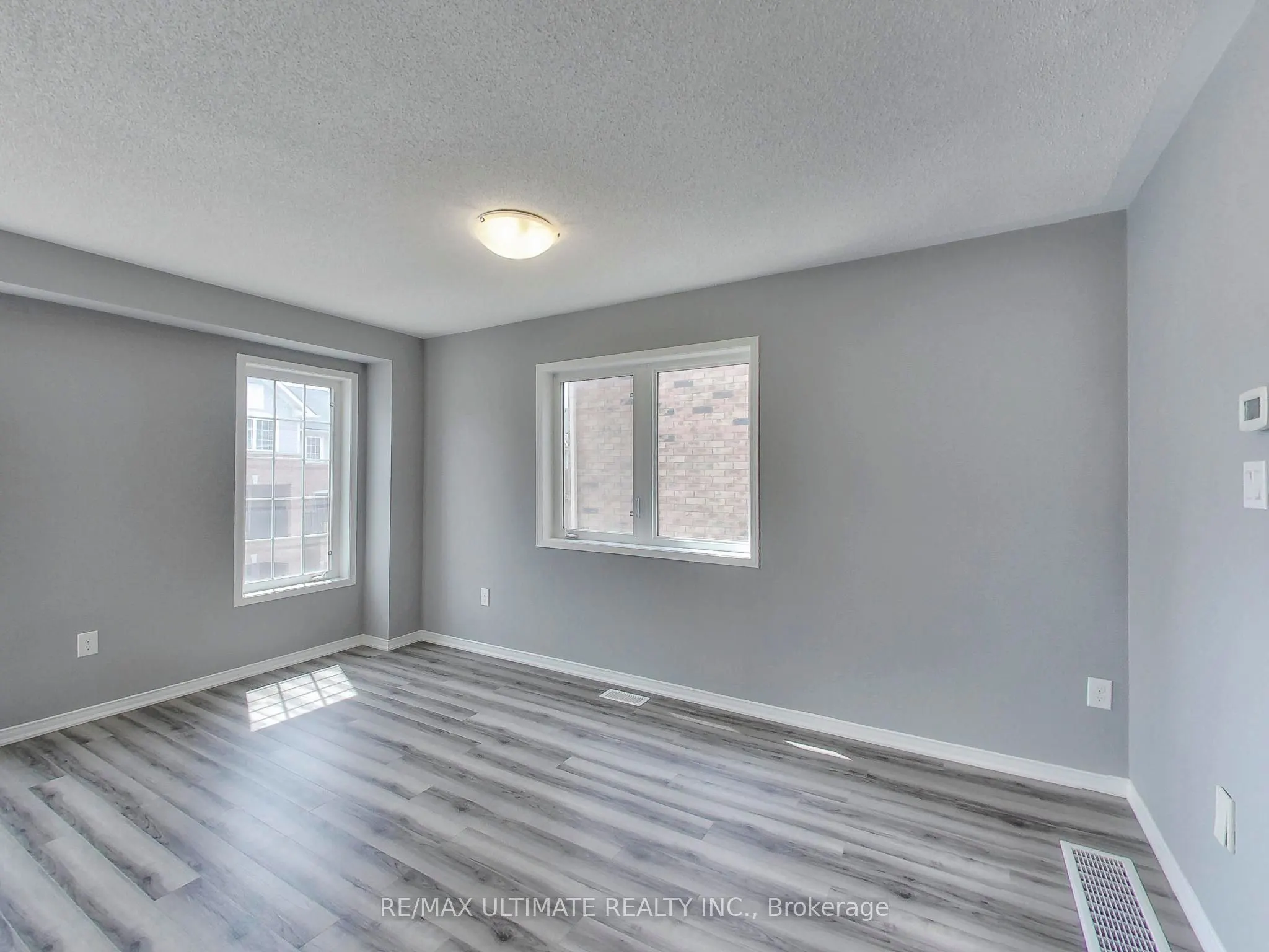 487 Rossland Road E