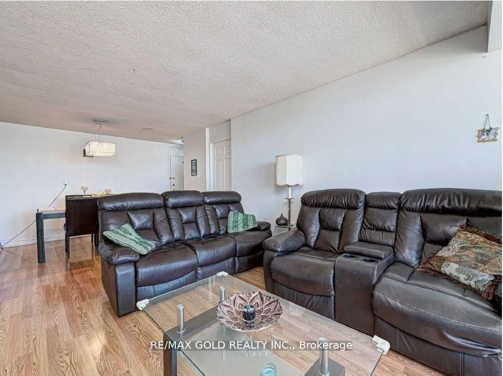 10 Tapscott Road, #907