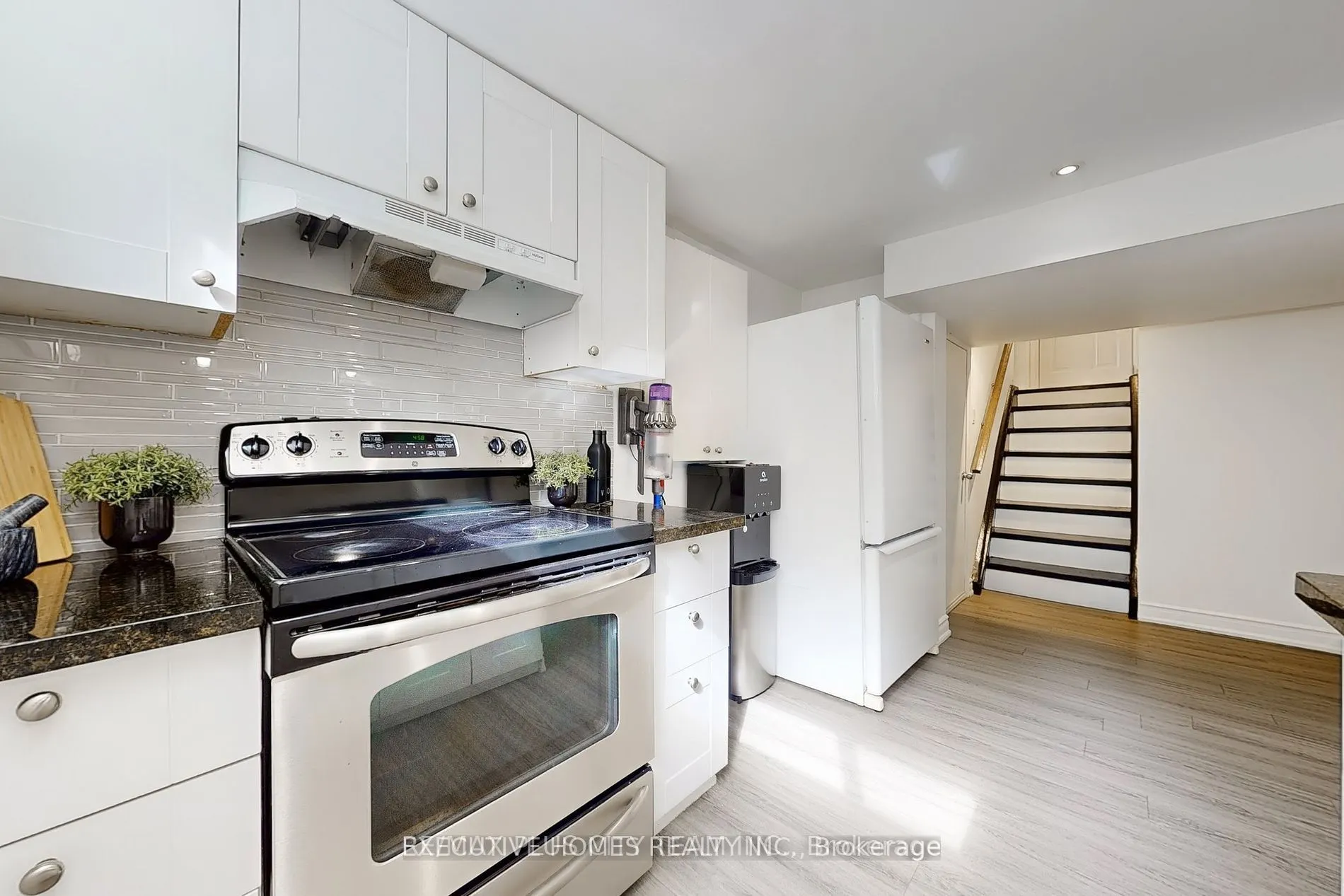 5 Penetang Cres (Basement) Crescent