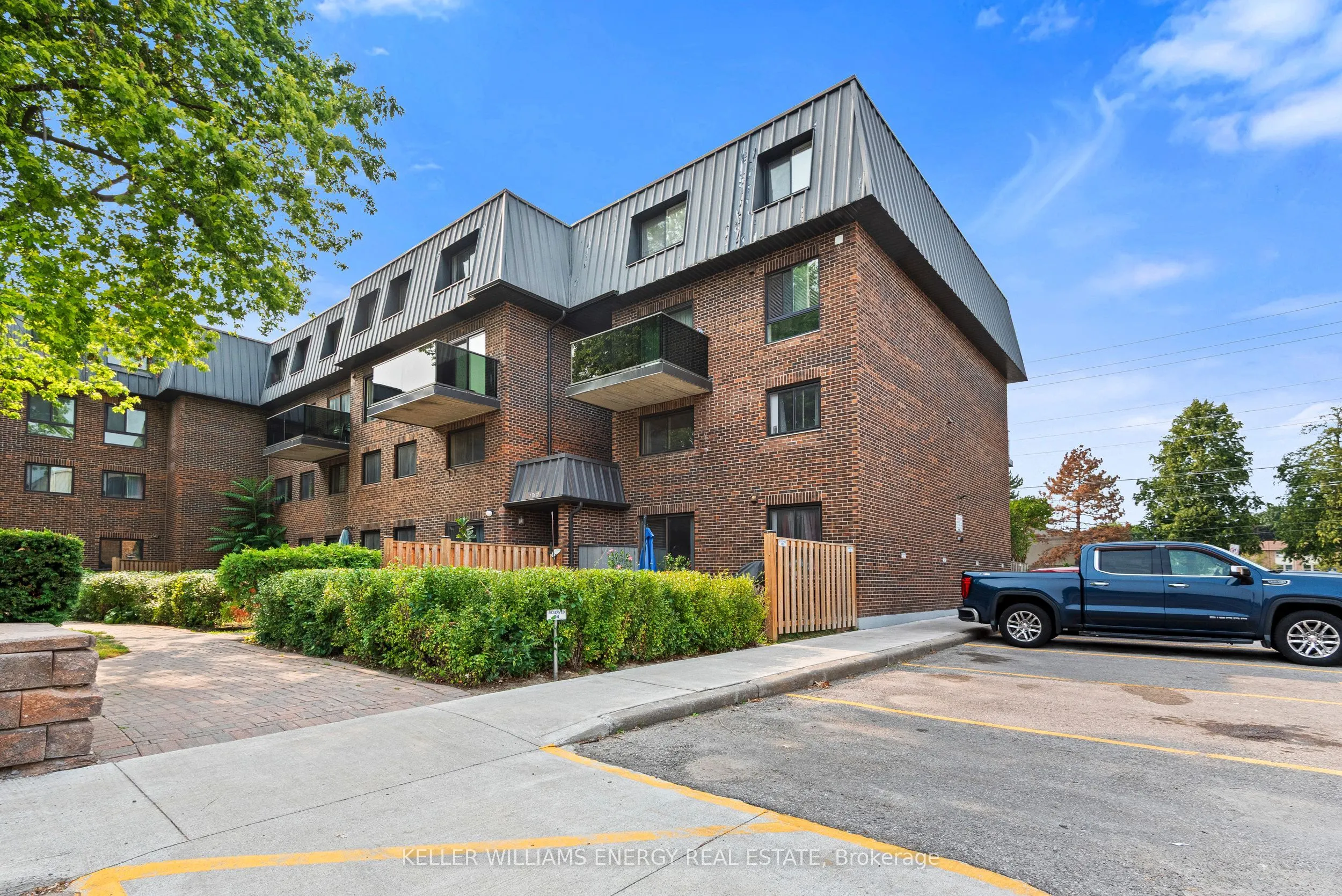 43 Taunton Road E, #1