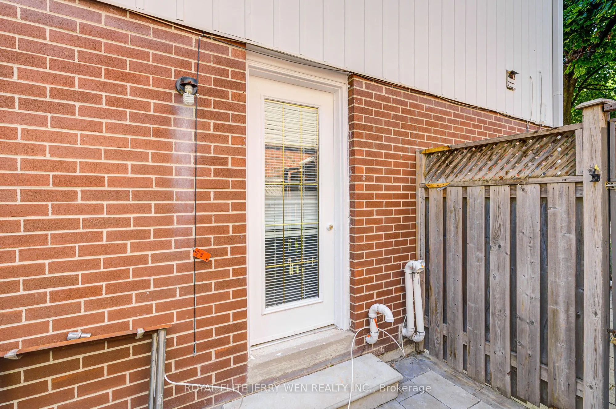 27 Dalbret Crescent