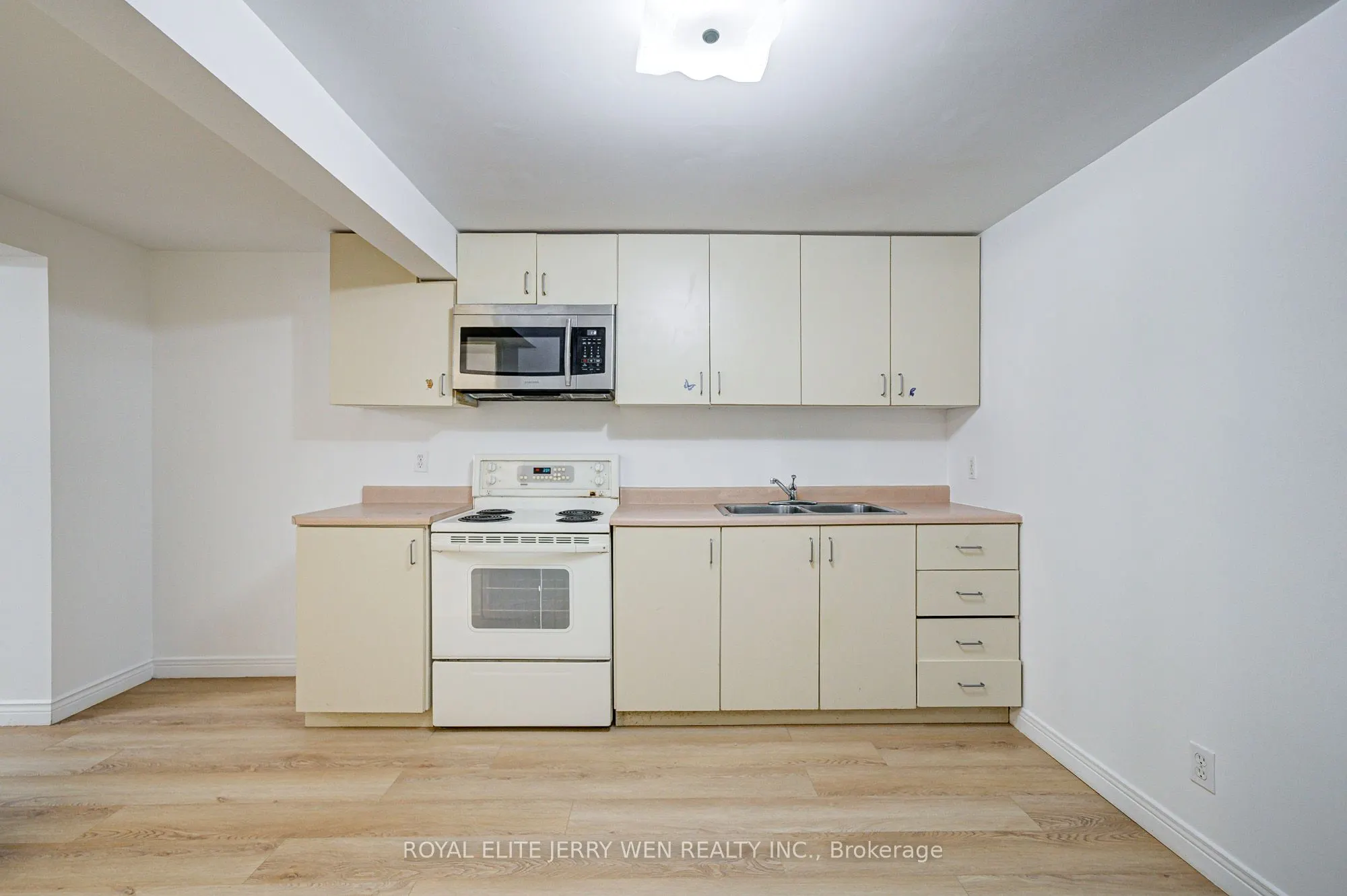 27 Dalbret Crescent