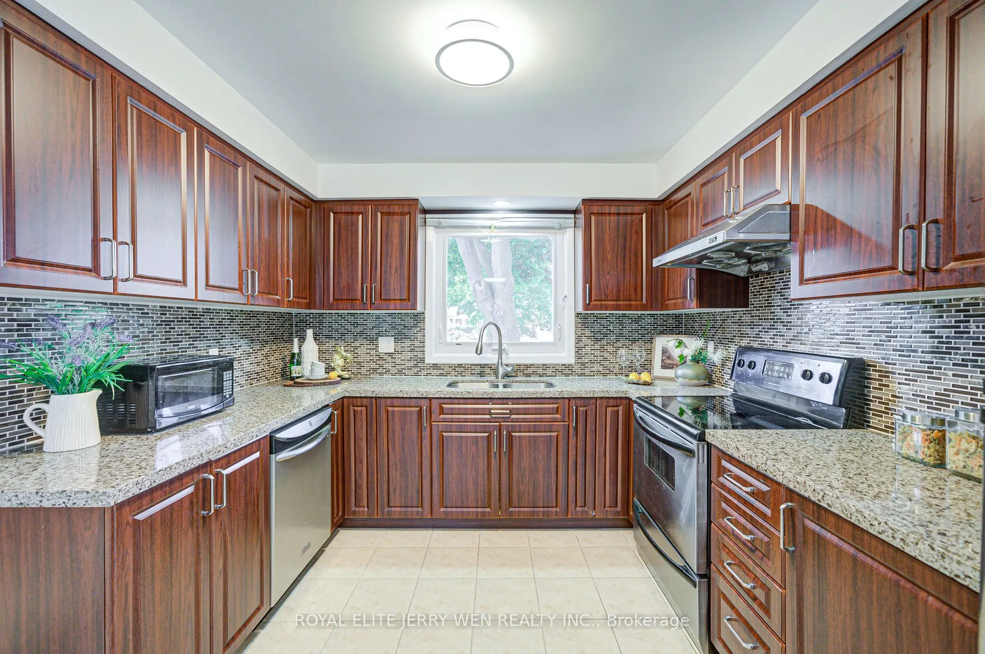 27 Dalbret Crescent