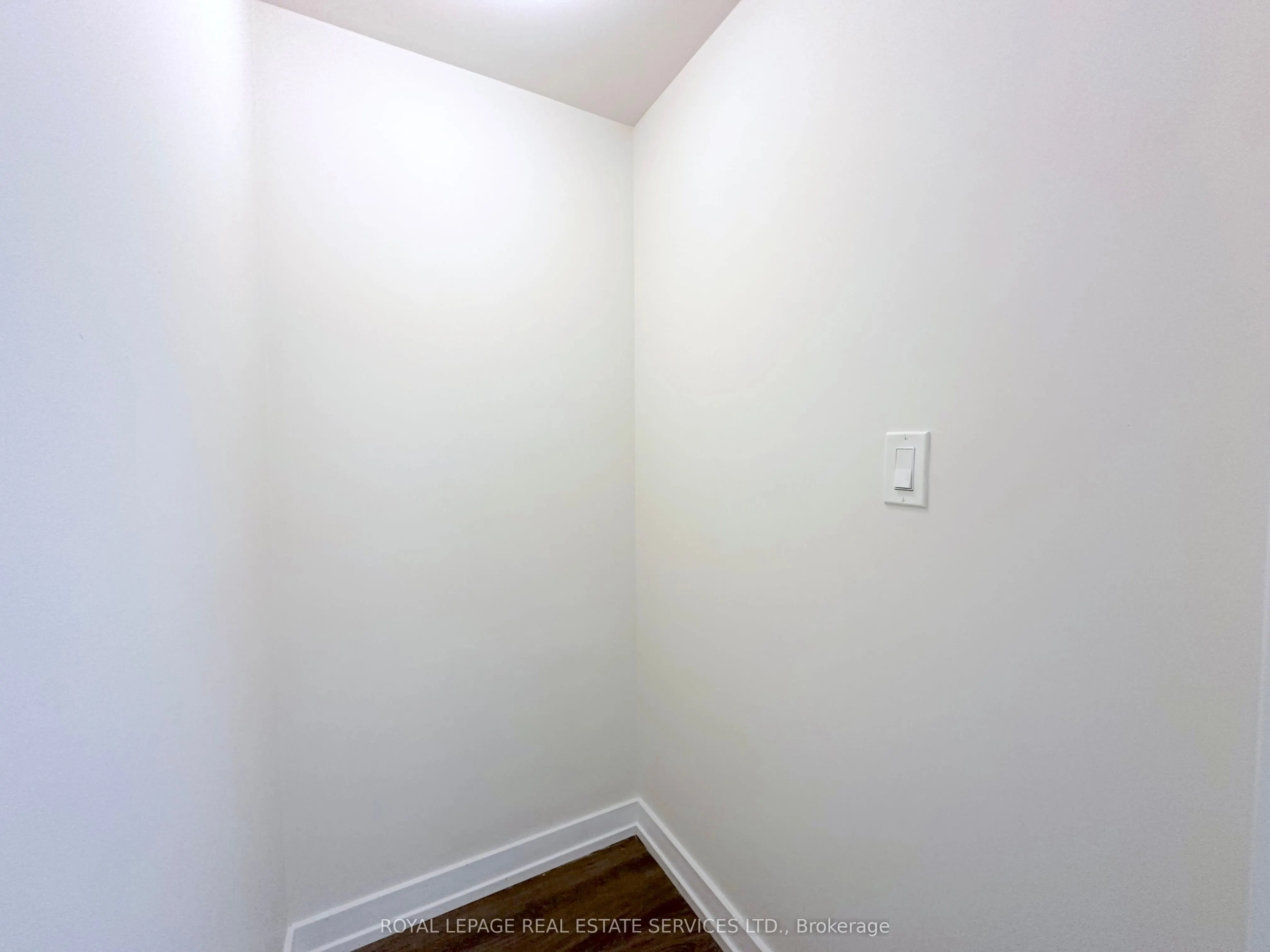 420 Harwood Avenue S, #2403
