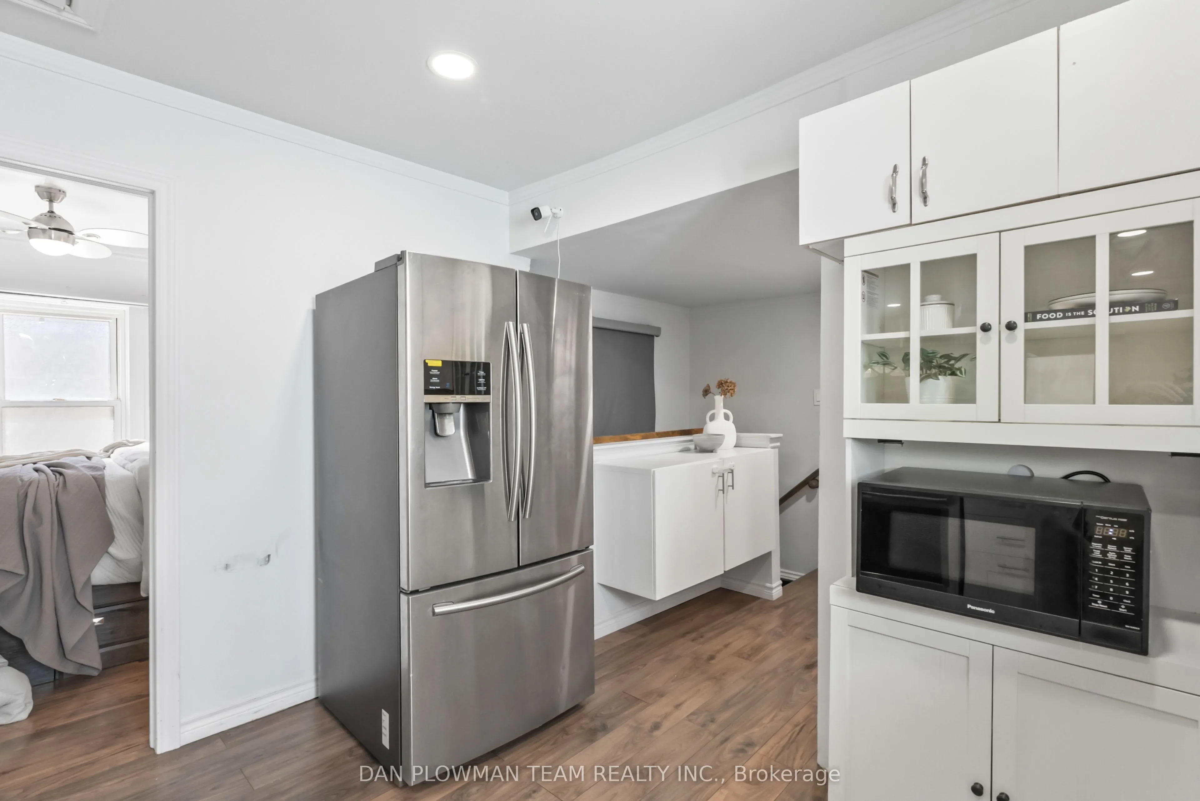 182 Bloor Street W