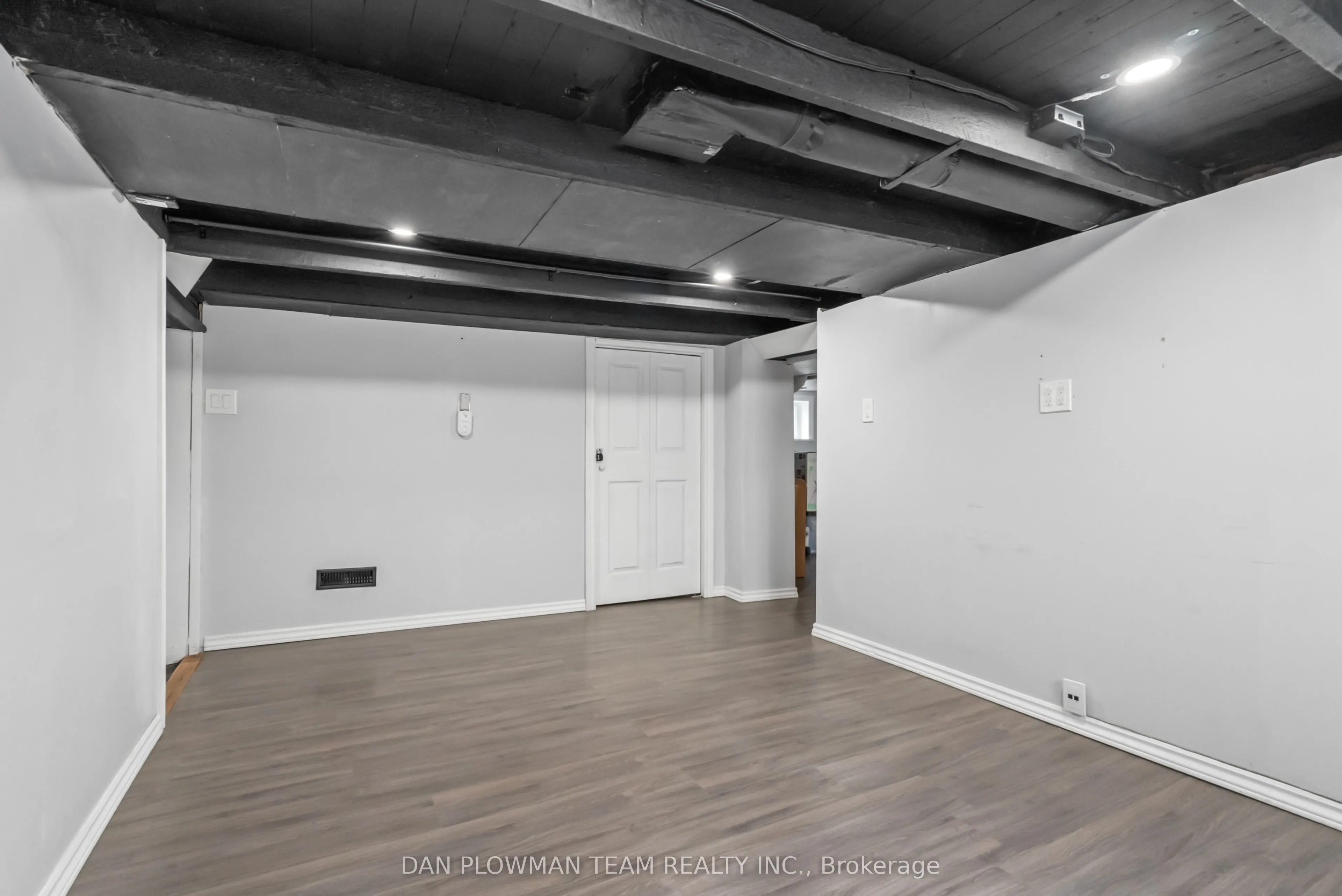 182 Bloor Street W