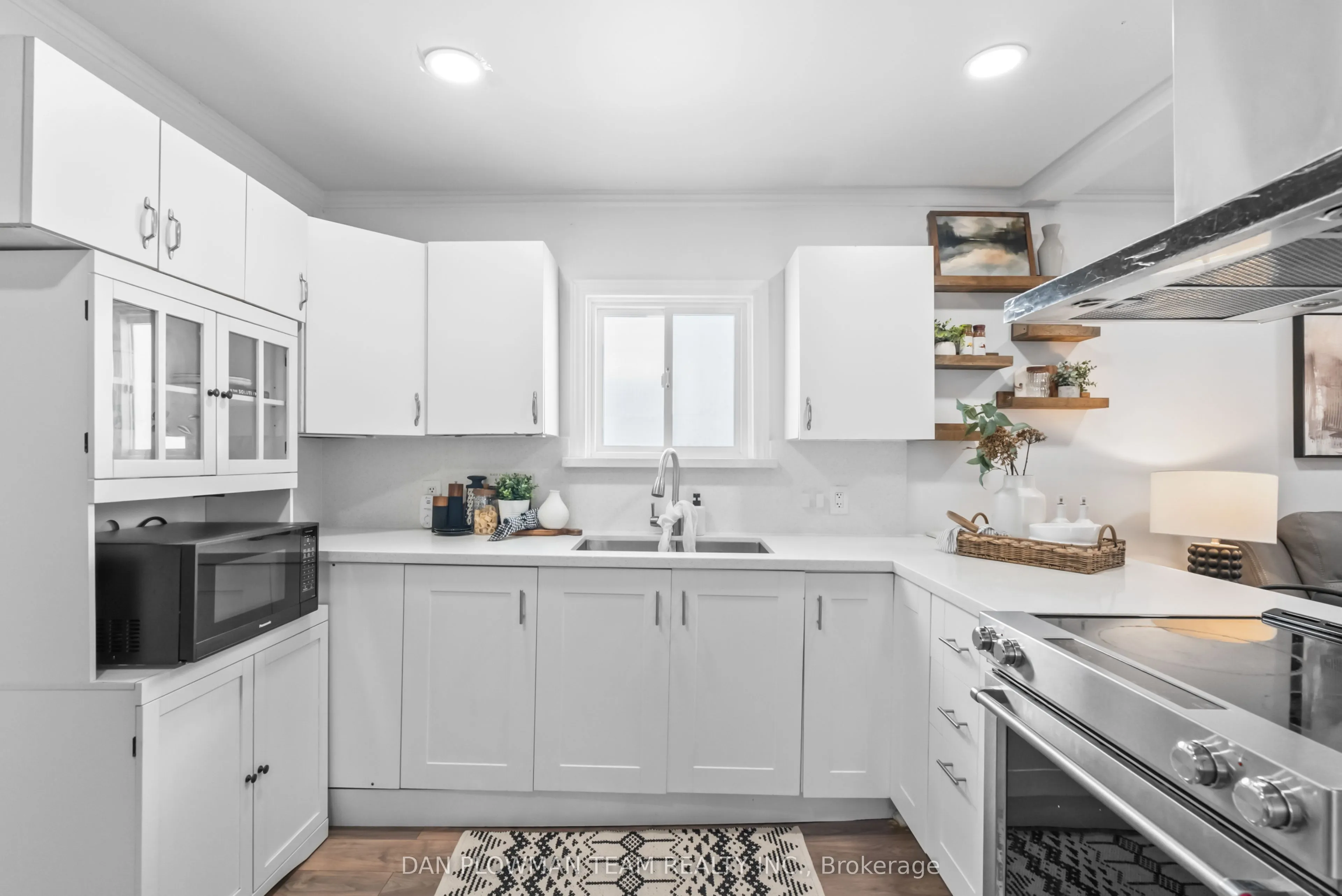 182 Bloor Street W
