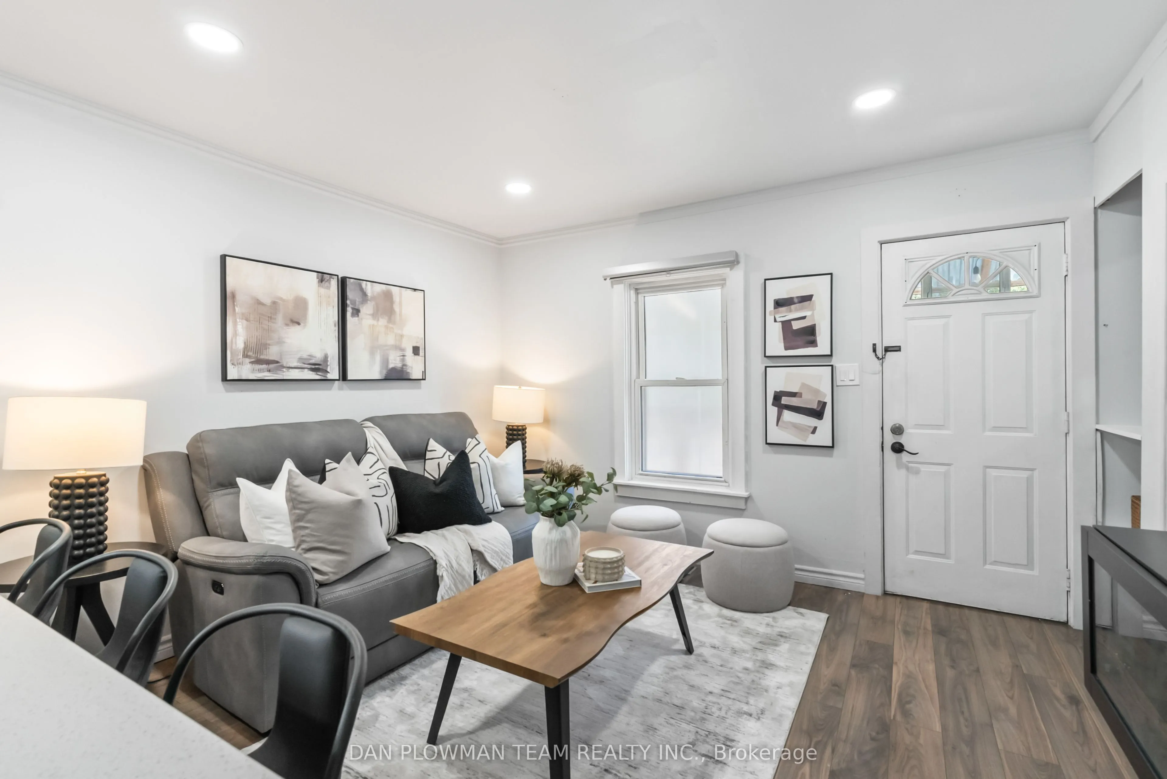 182 Bloor Street W