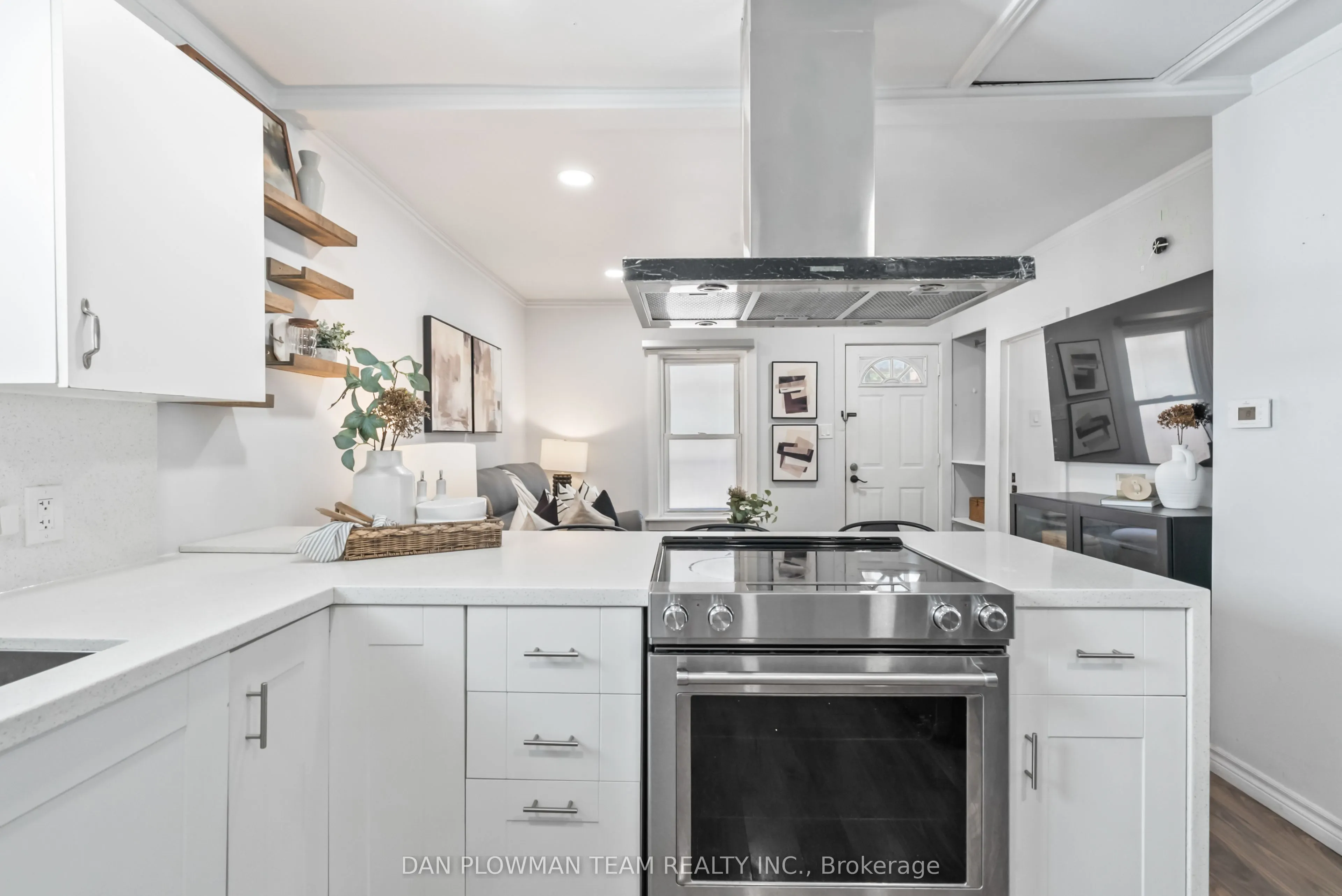 182 Bloor Street W