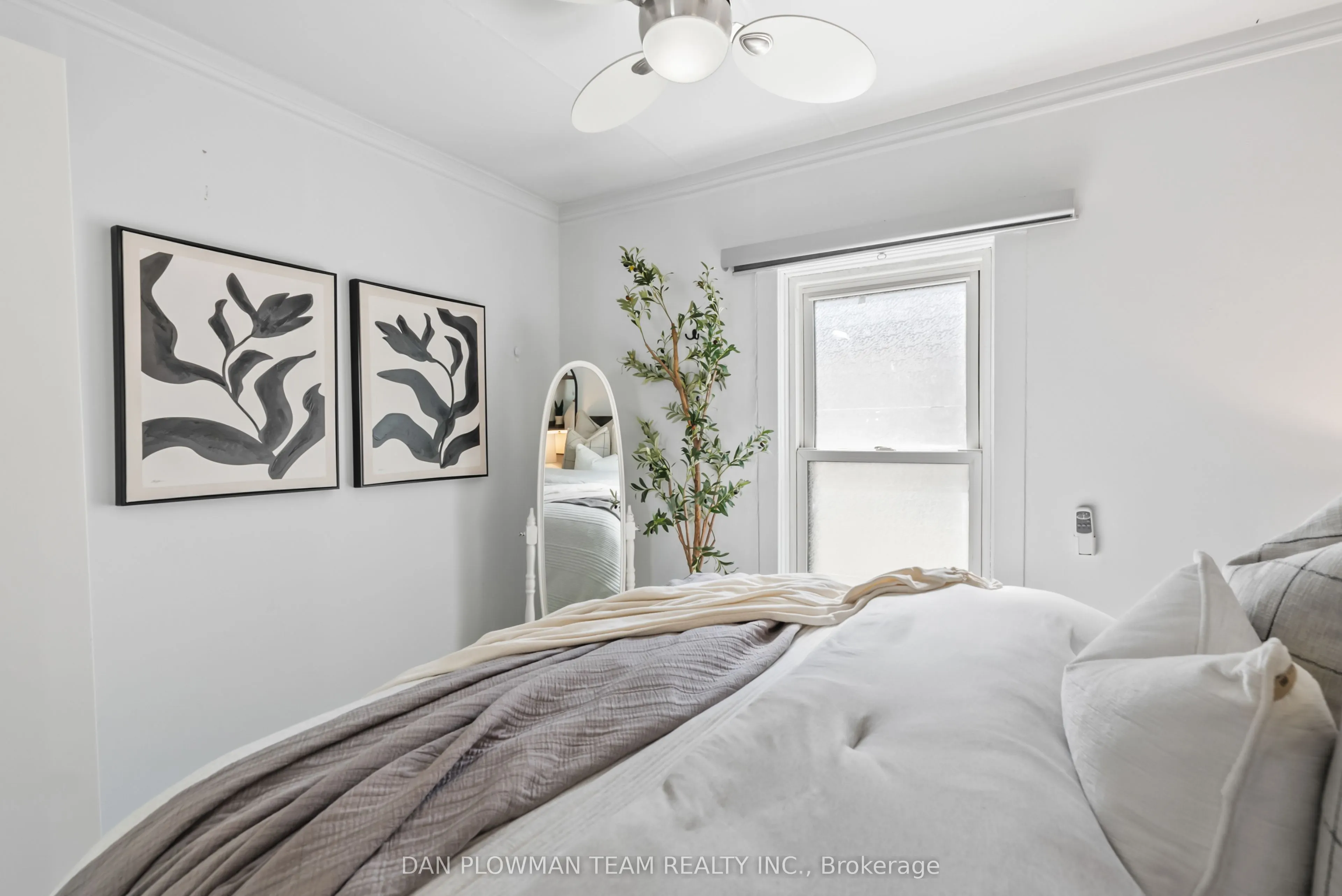 182 Bloor Street W