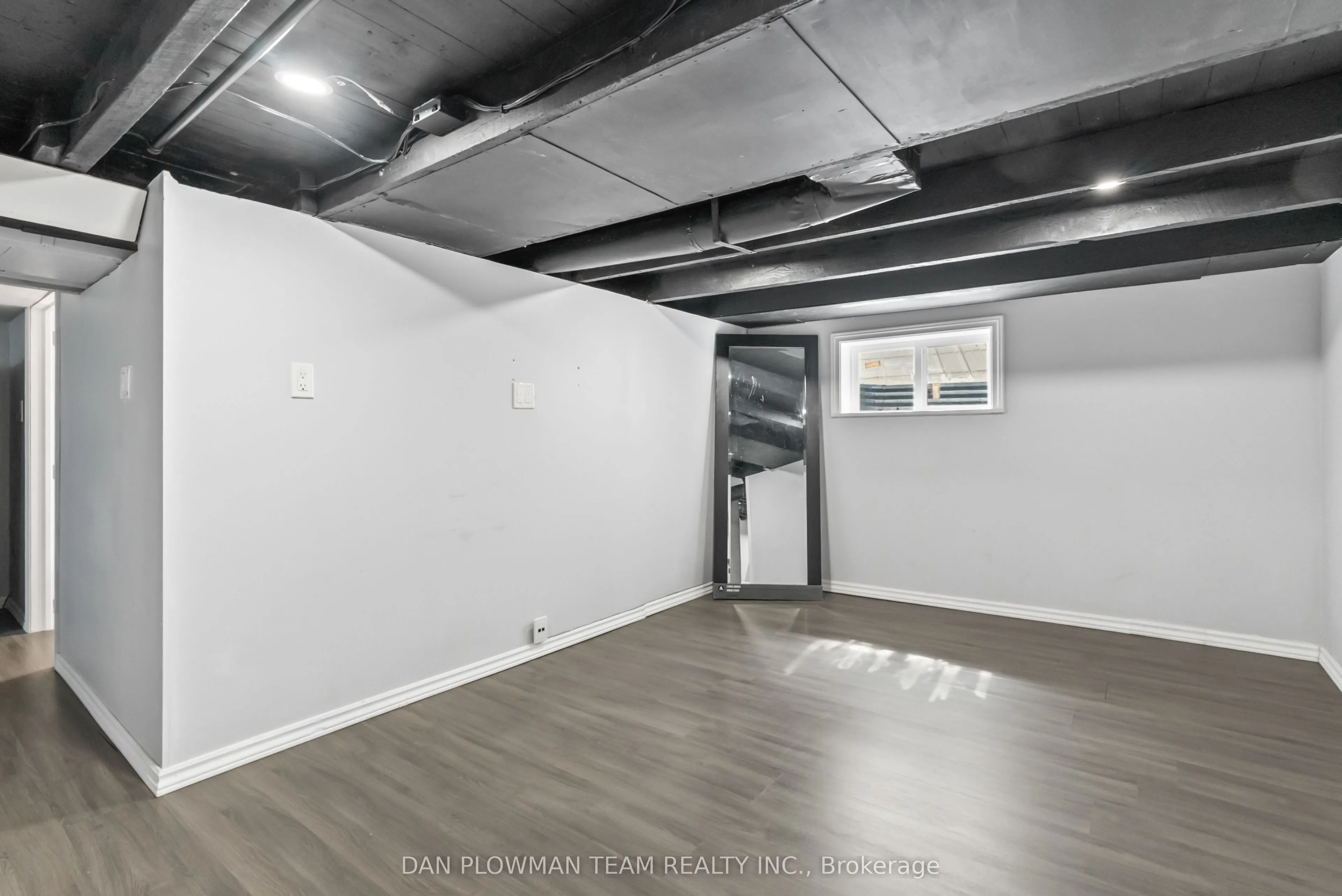 182 Bloor Street W