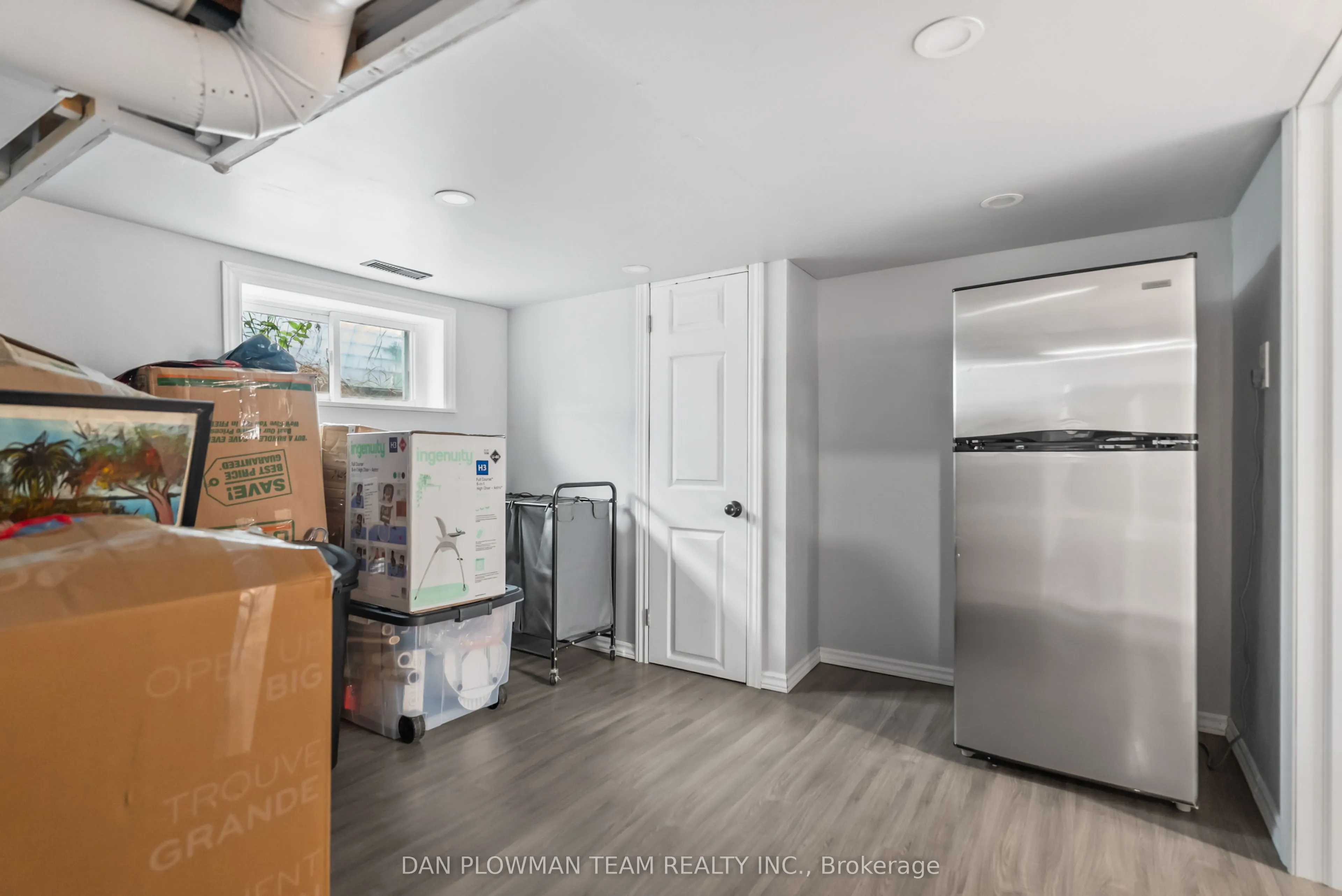 182 Bloor Street W