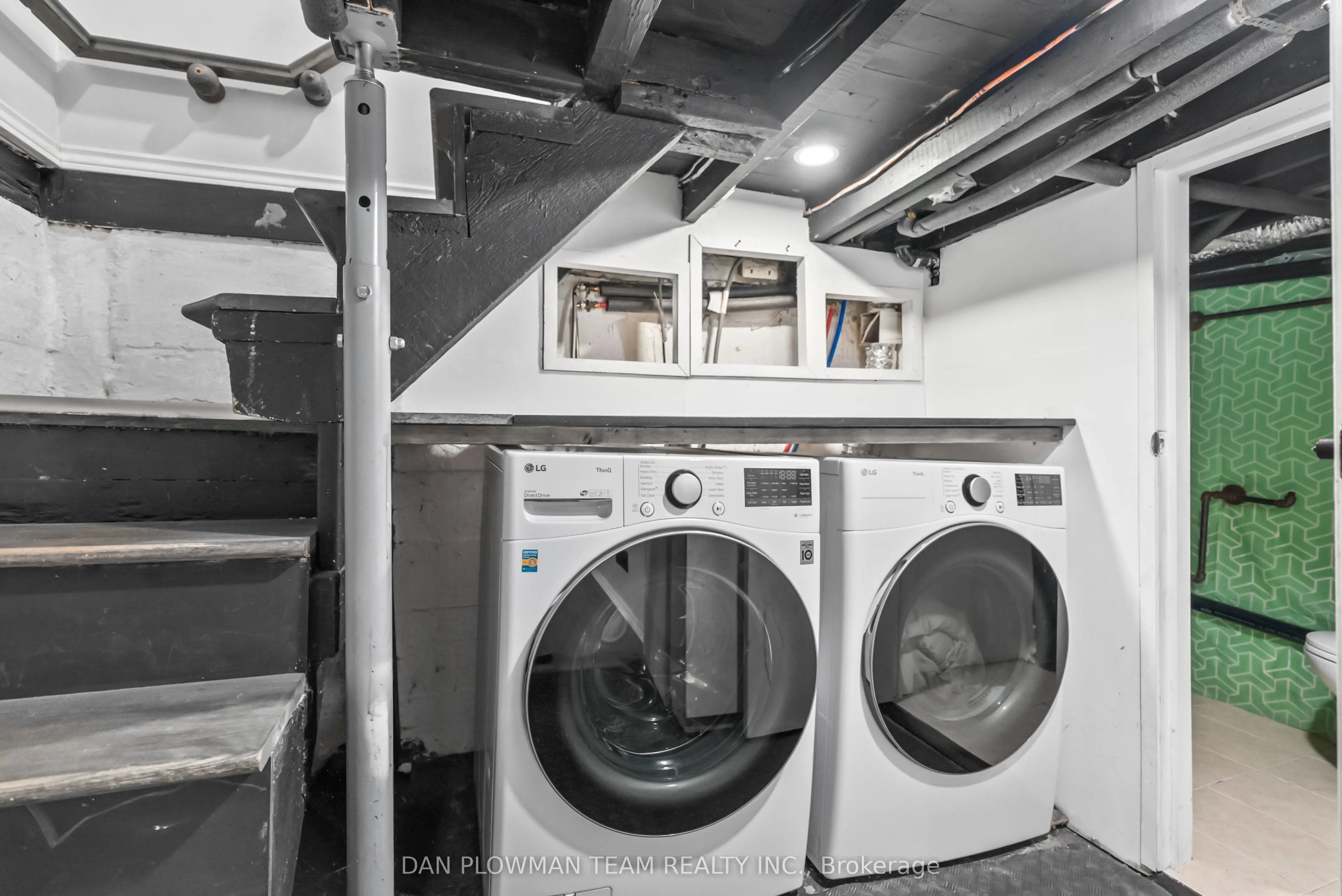 182 Bloor Street W