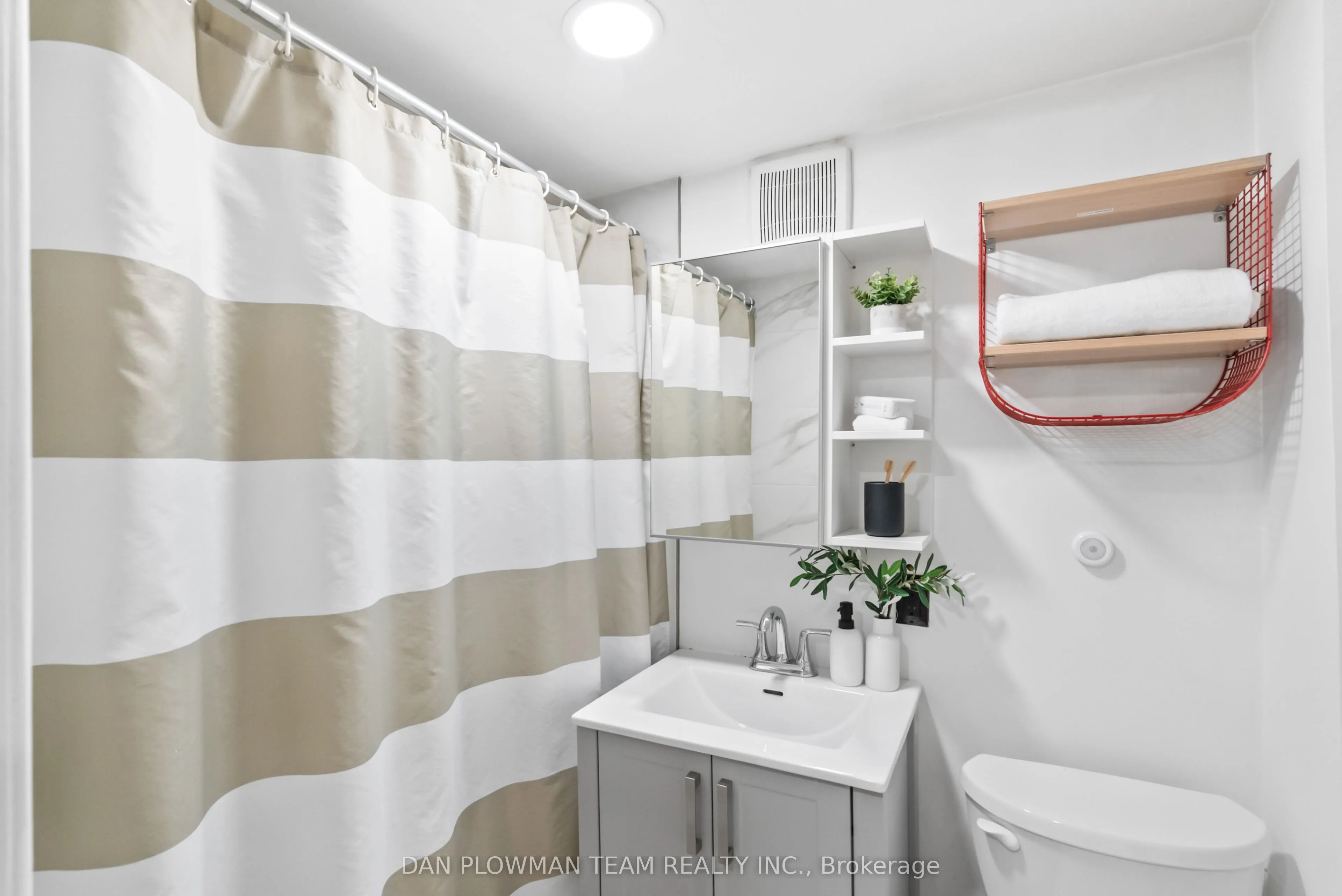 182 Bloor Street W