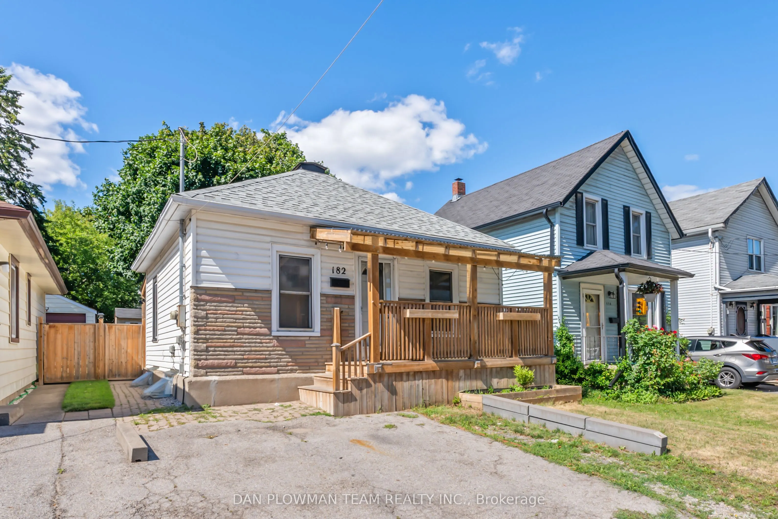 182 Bloor Street W