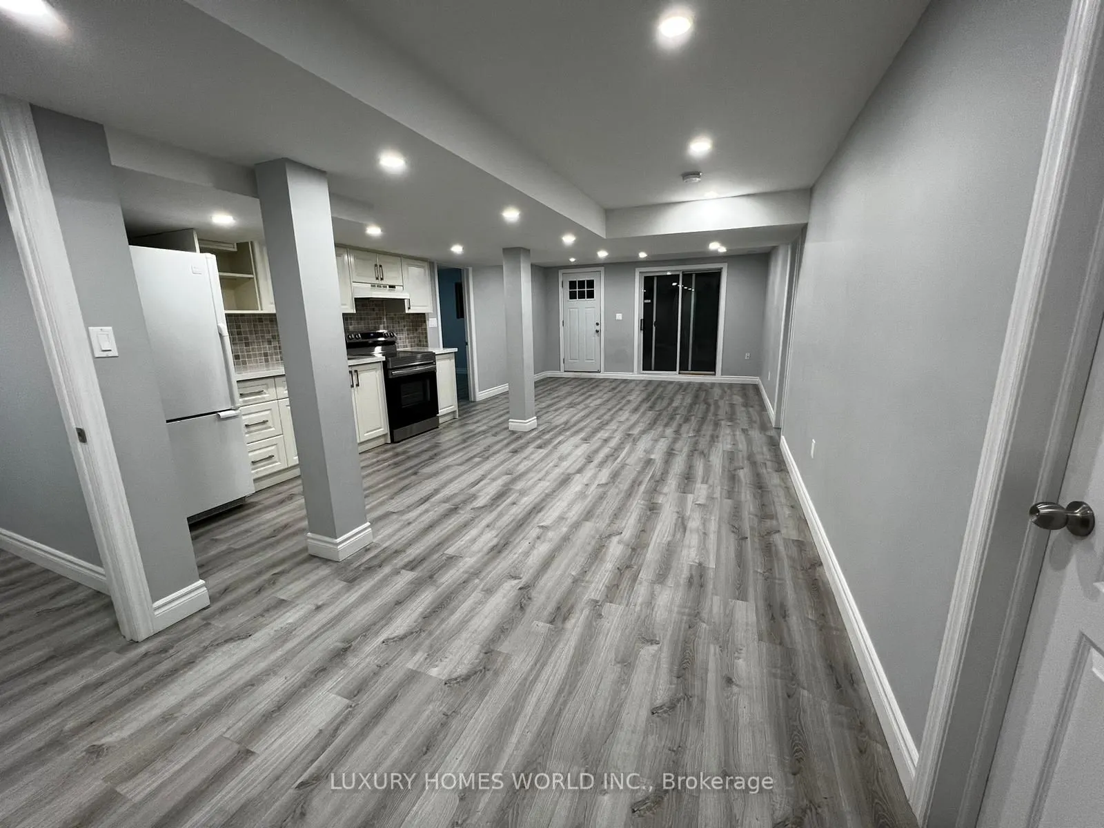 2293 Abbott Crescent