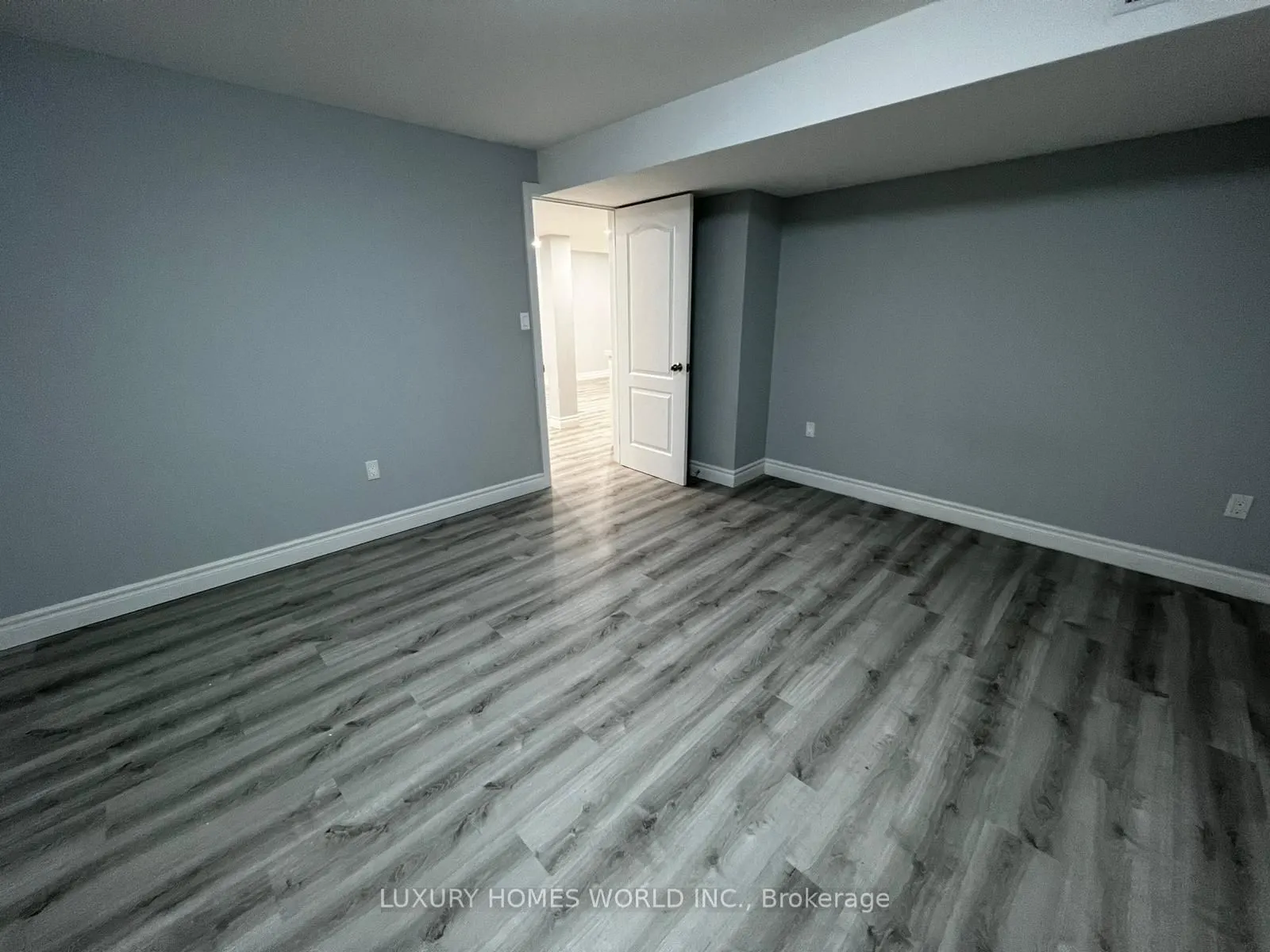 2293 Abbott Crescent