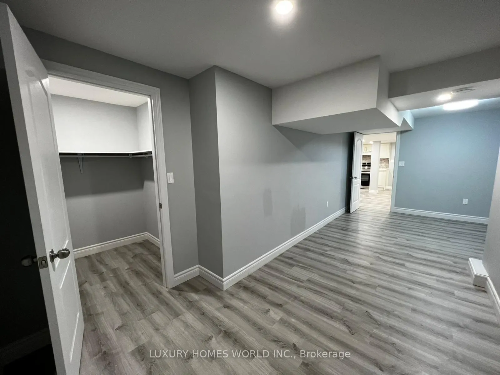 2293 Abbott Crescent