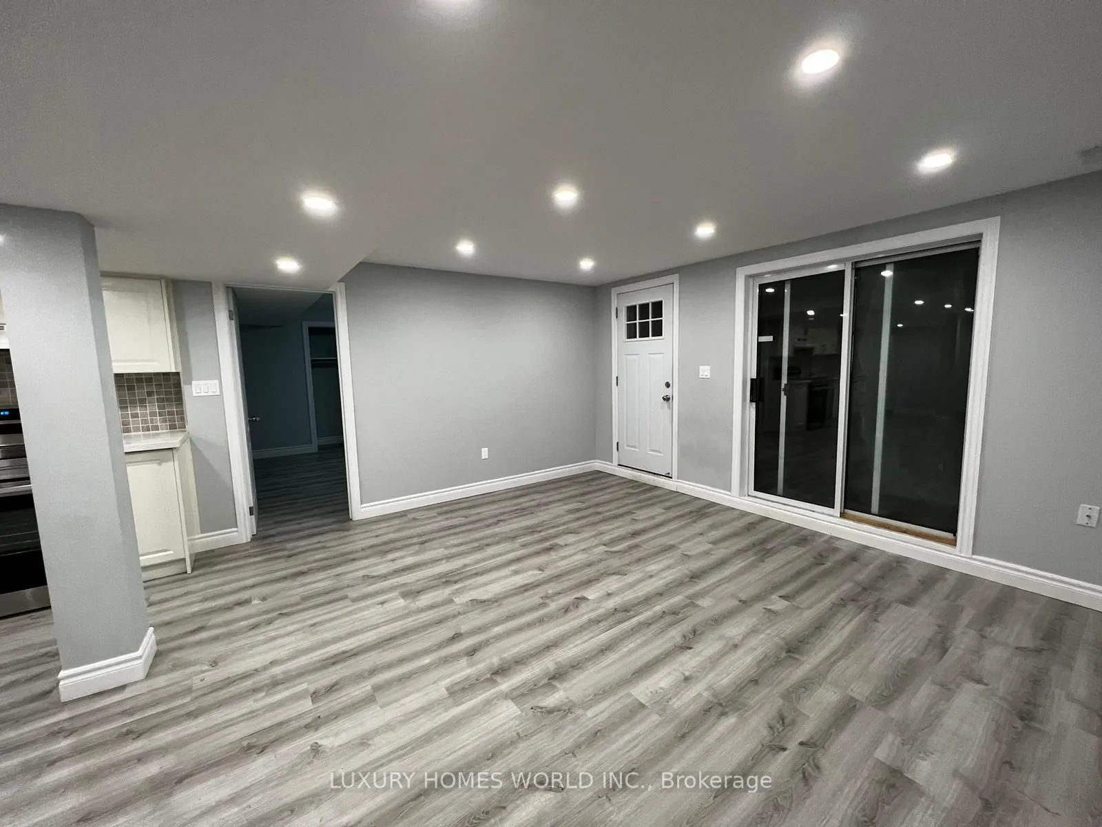 2293 Abbott Crescent