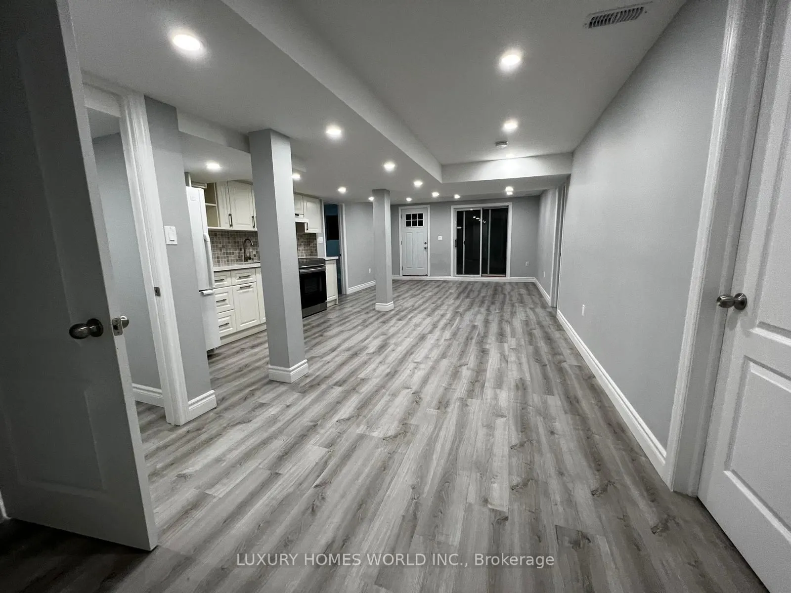 2293 Abbott Crescent