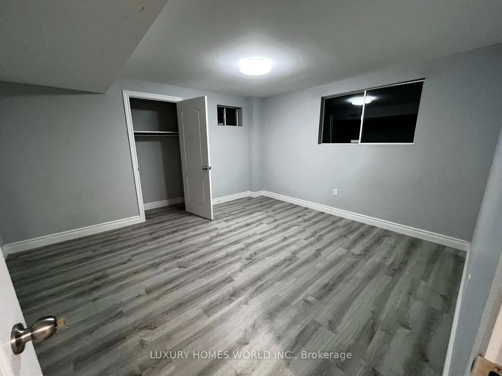 2293 Abbott Crescent