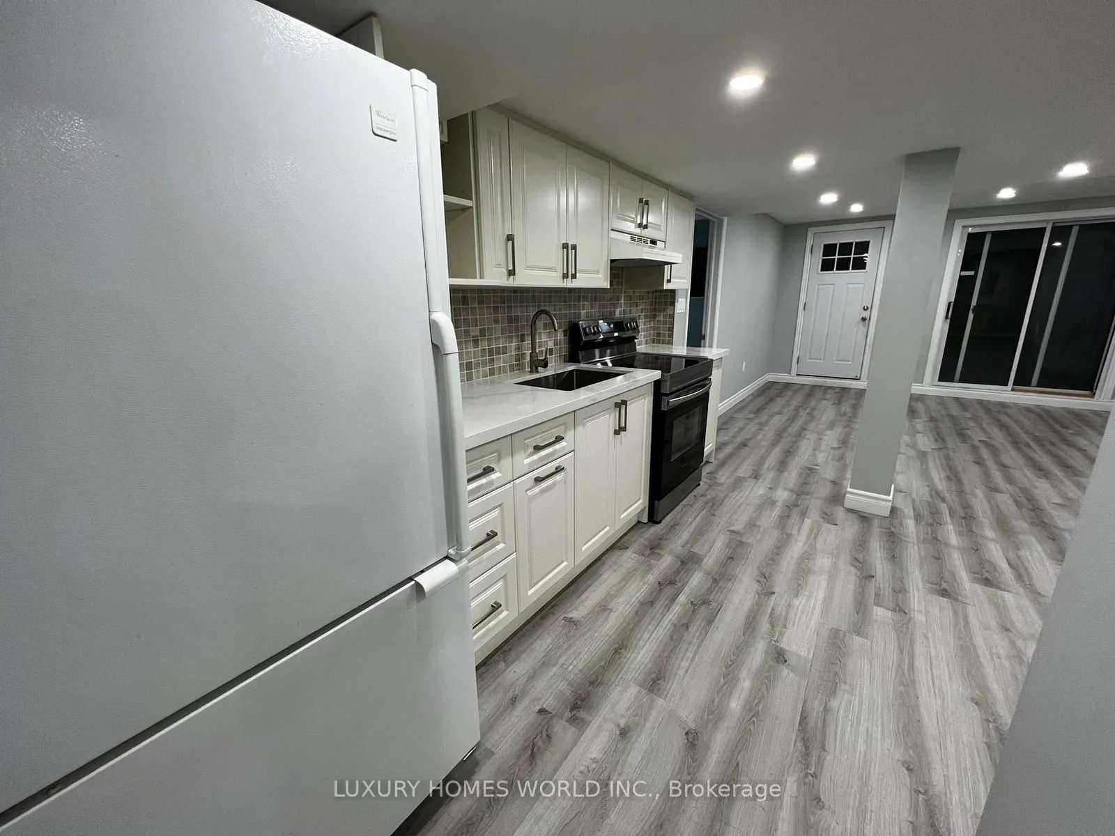 2293 Abbott Crescent