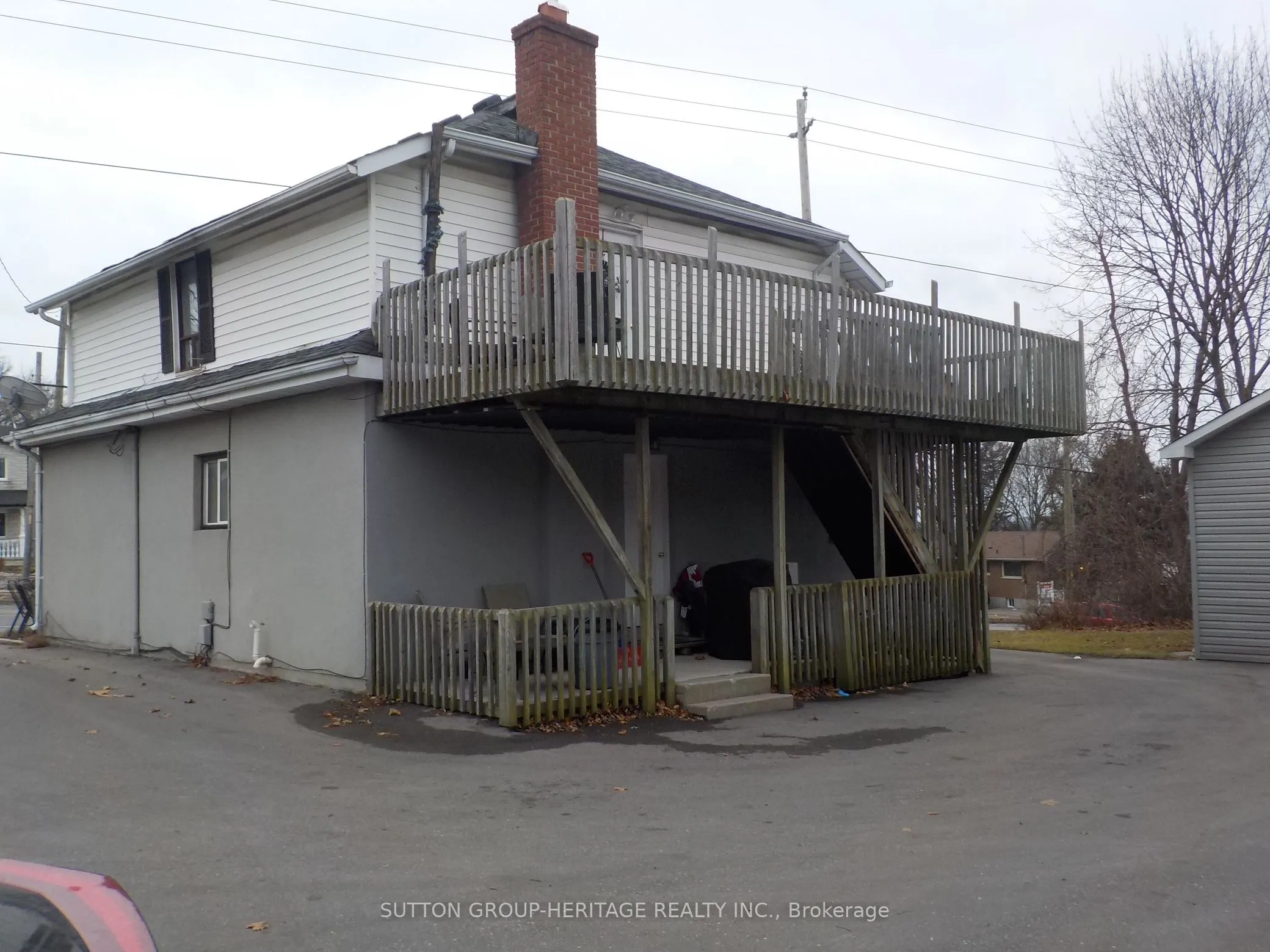 1076 King Street E