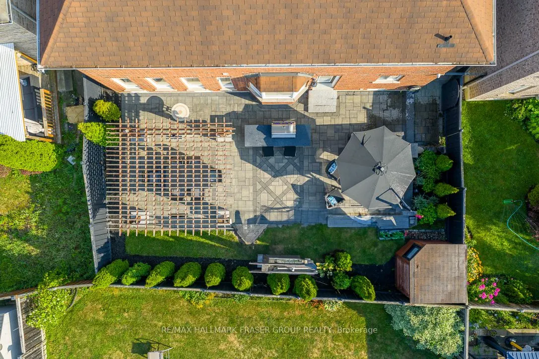 10 Weston Crescent
