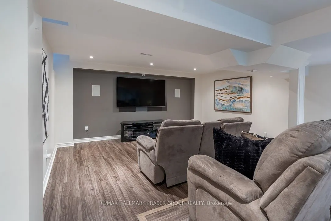 10 Weston Crescent