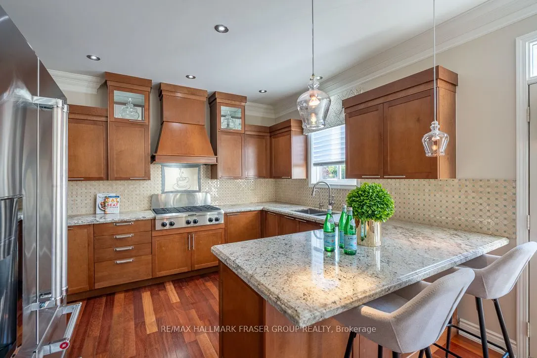 10 Weston Crescent