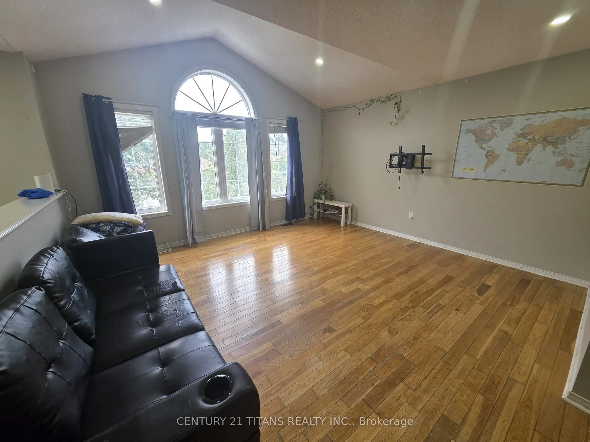 51 Marchwood Crescent, #MainFloor