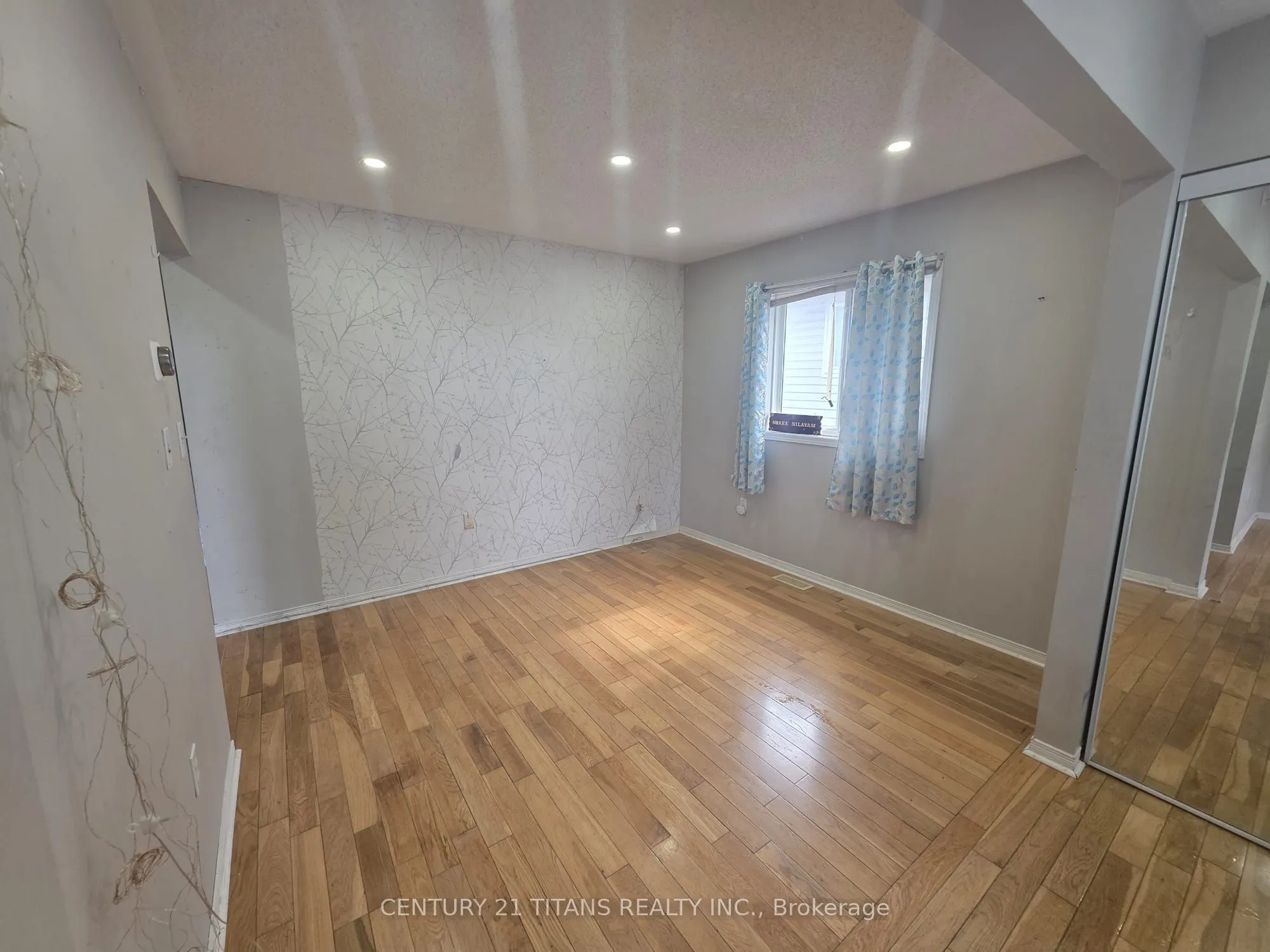 51 Marchwood Crescent, #MainFloor