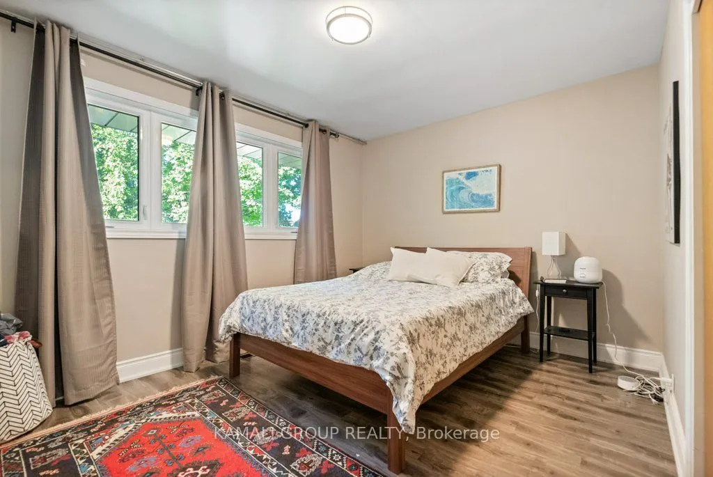 10 Regency Square