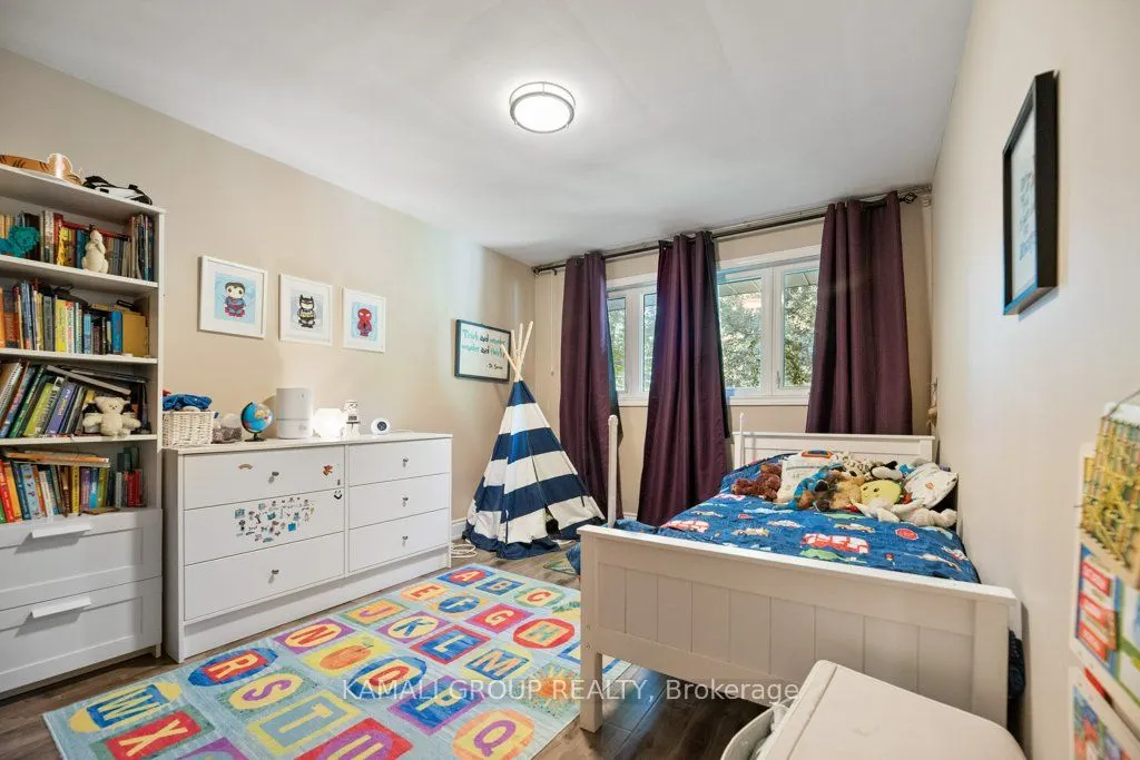 10 Regency Square